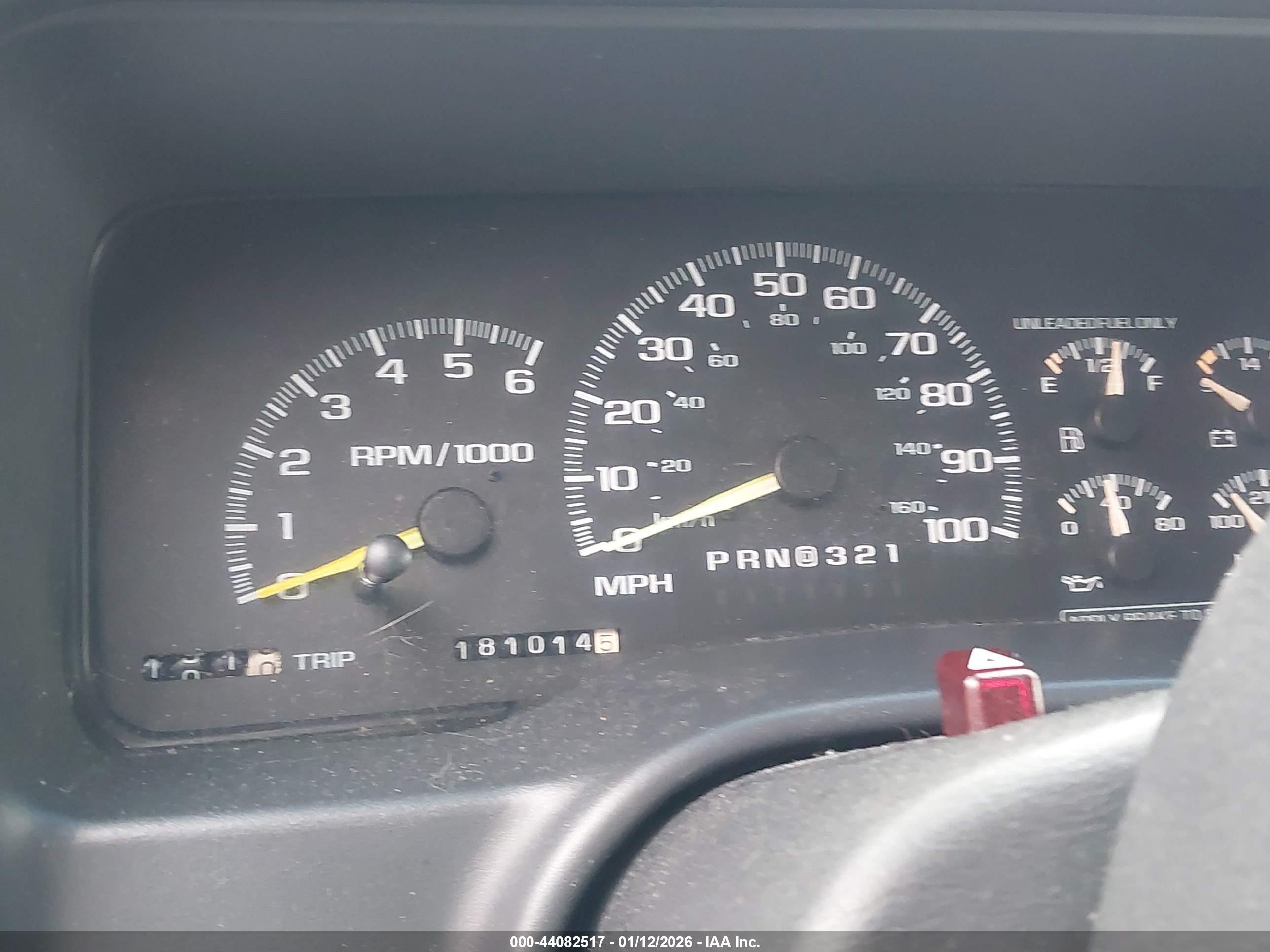 CHEVROLET SUBURBAN image 7
