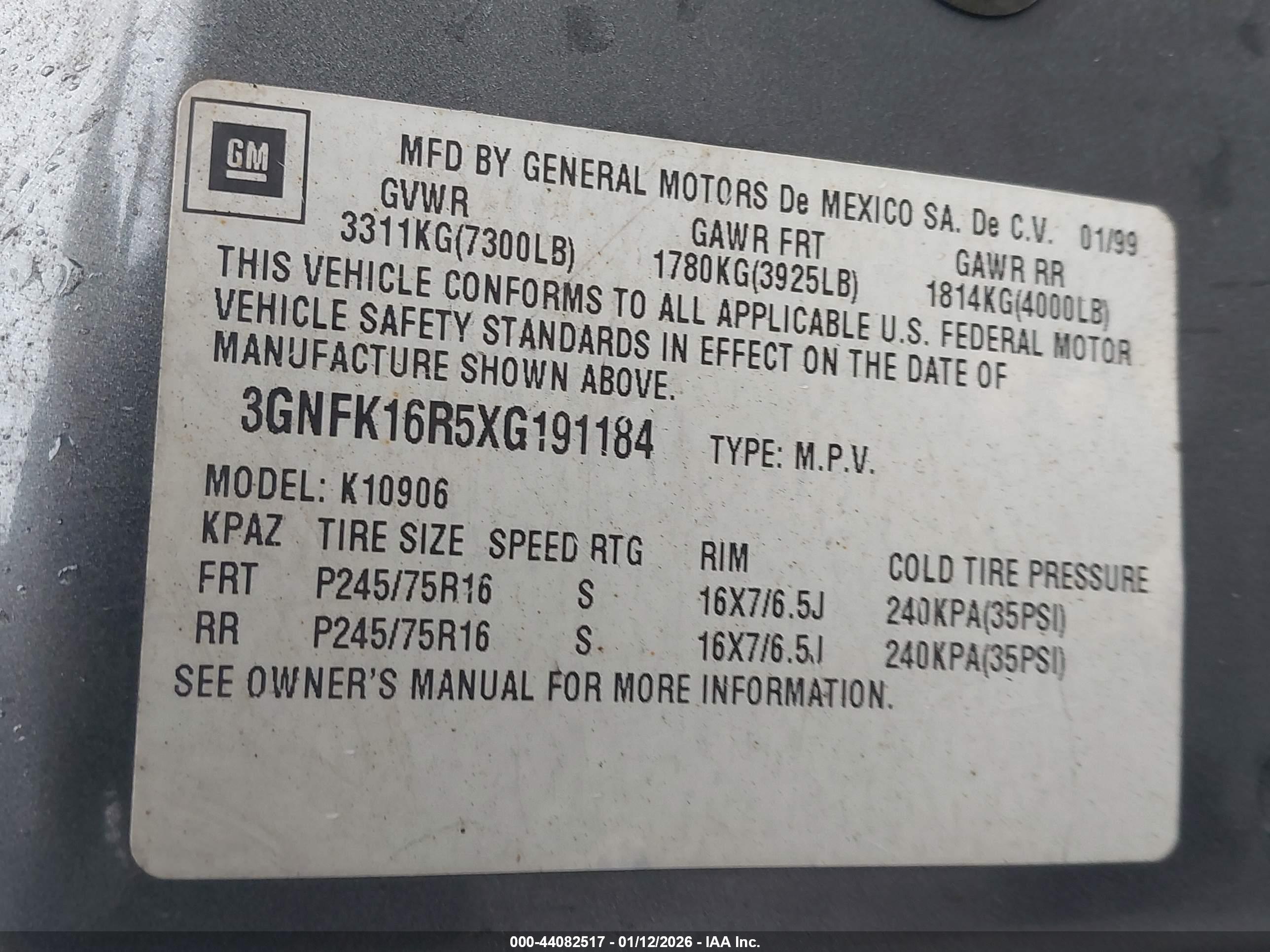 CHEVROLET SUBURBAN image 9
