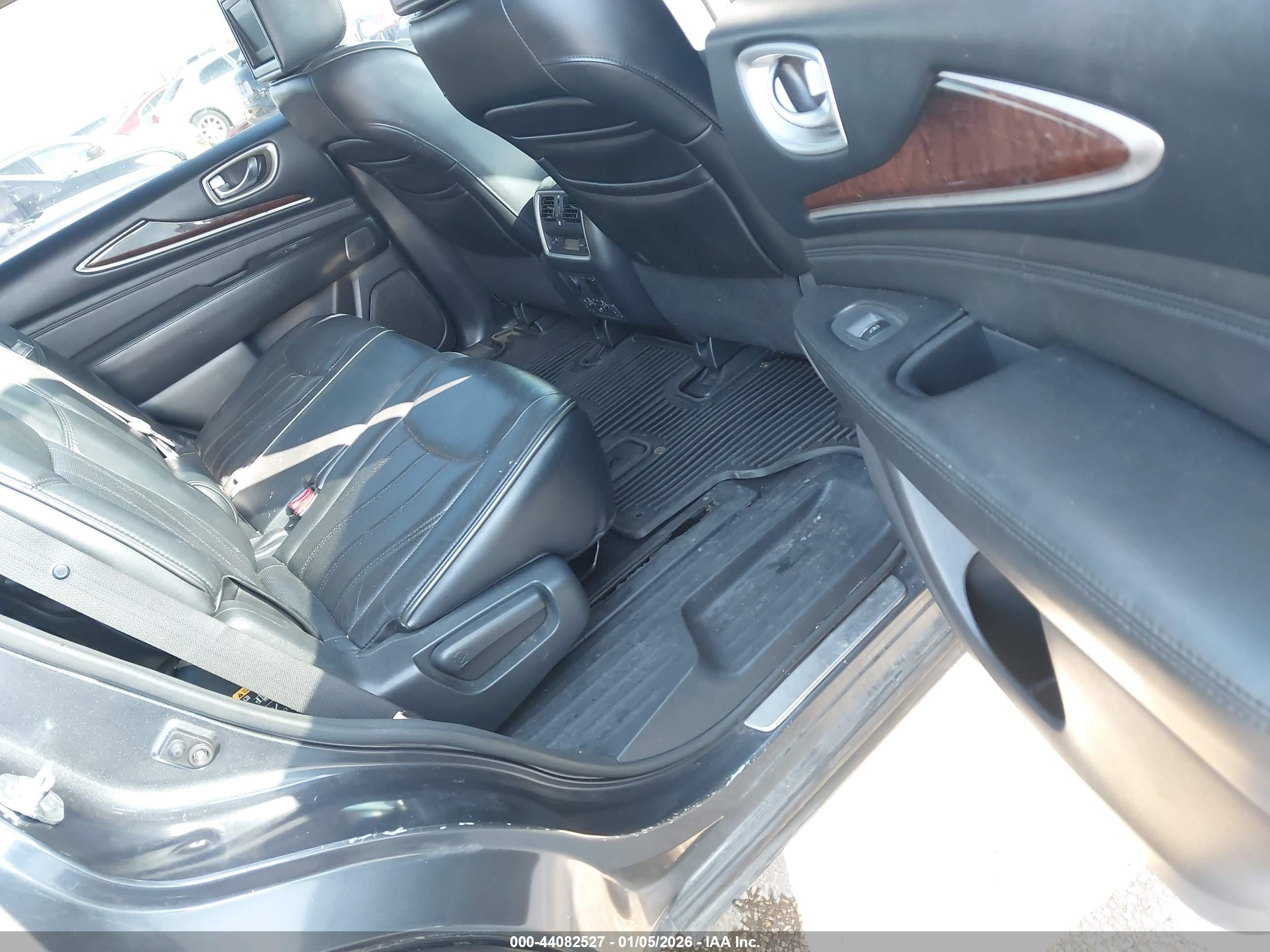 INFINITI JX35 image 8