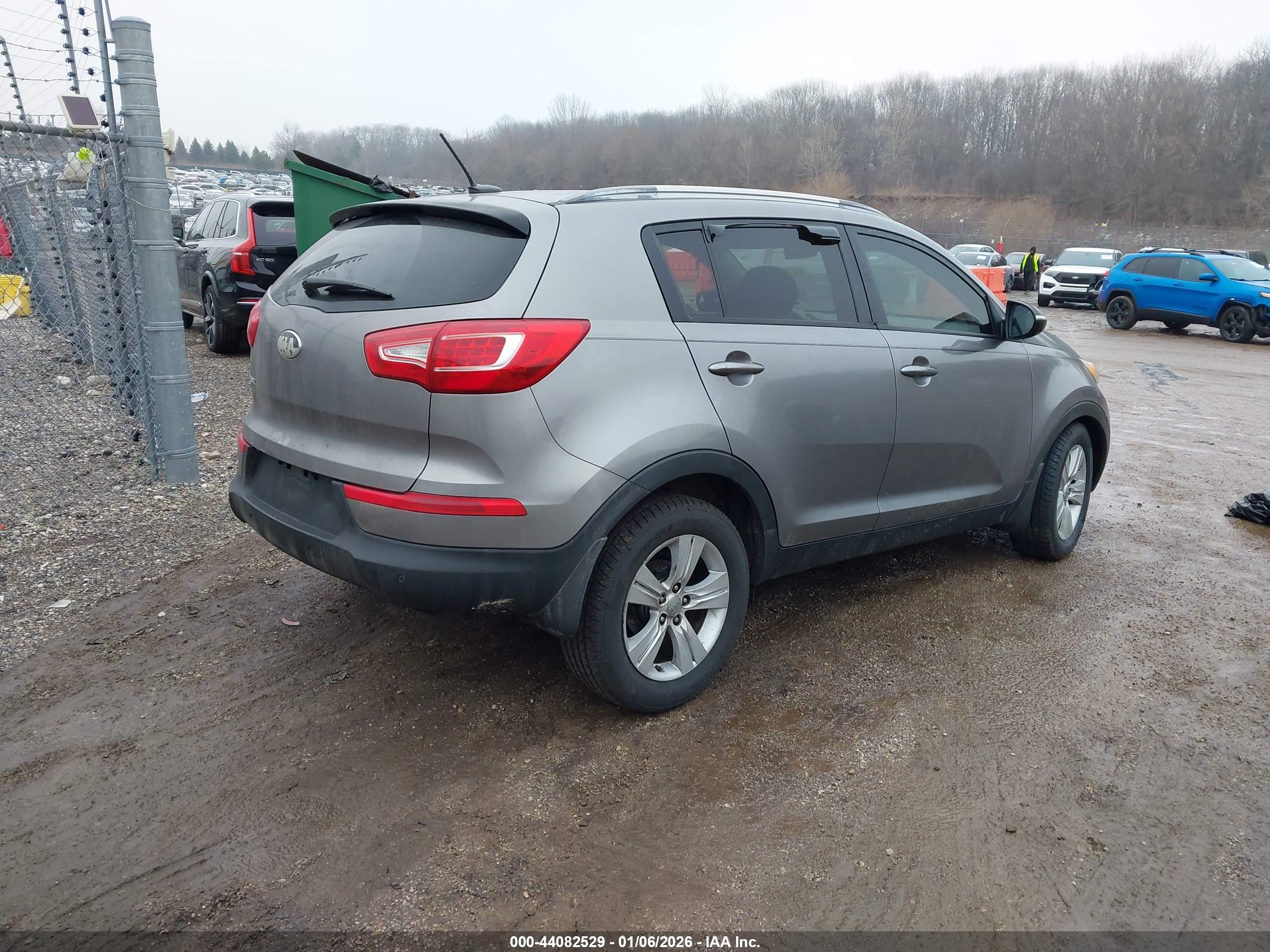 KIA SPORTAGE image 4