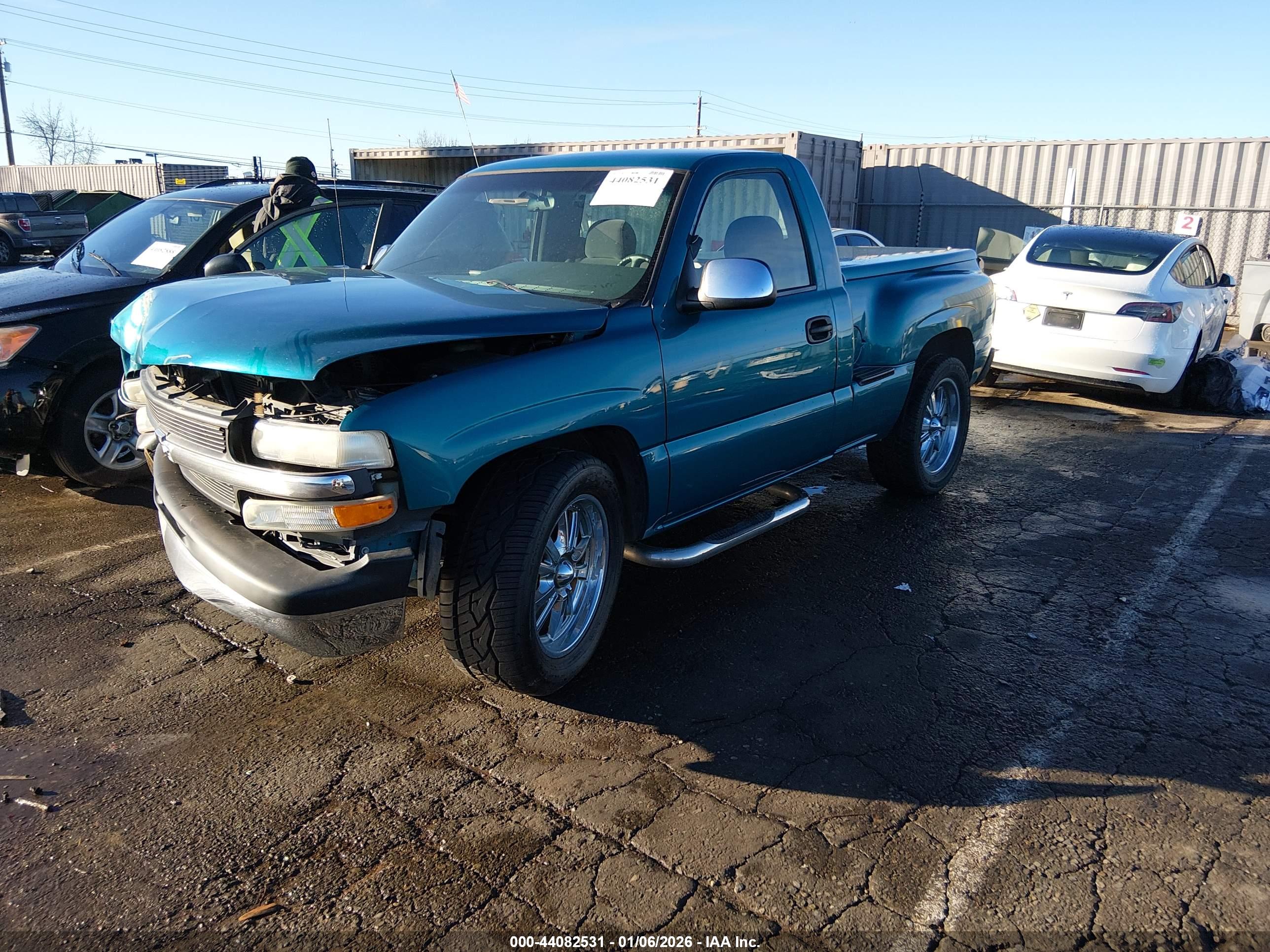 CHEVROLET SILVERADO image 2