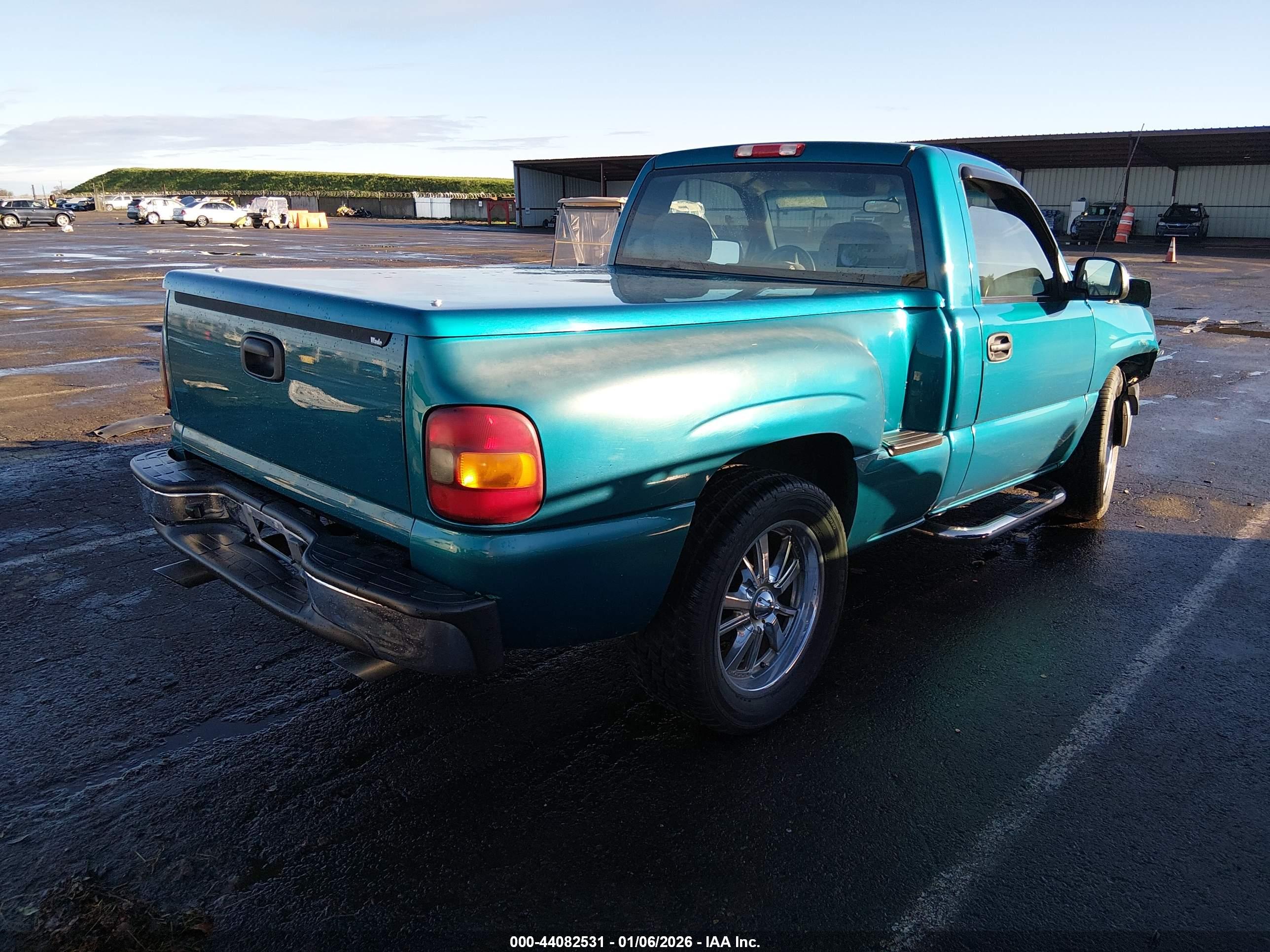 CHEVROLET SILVERADO image 4
