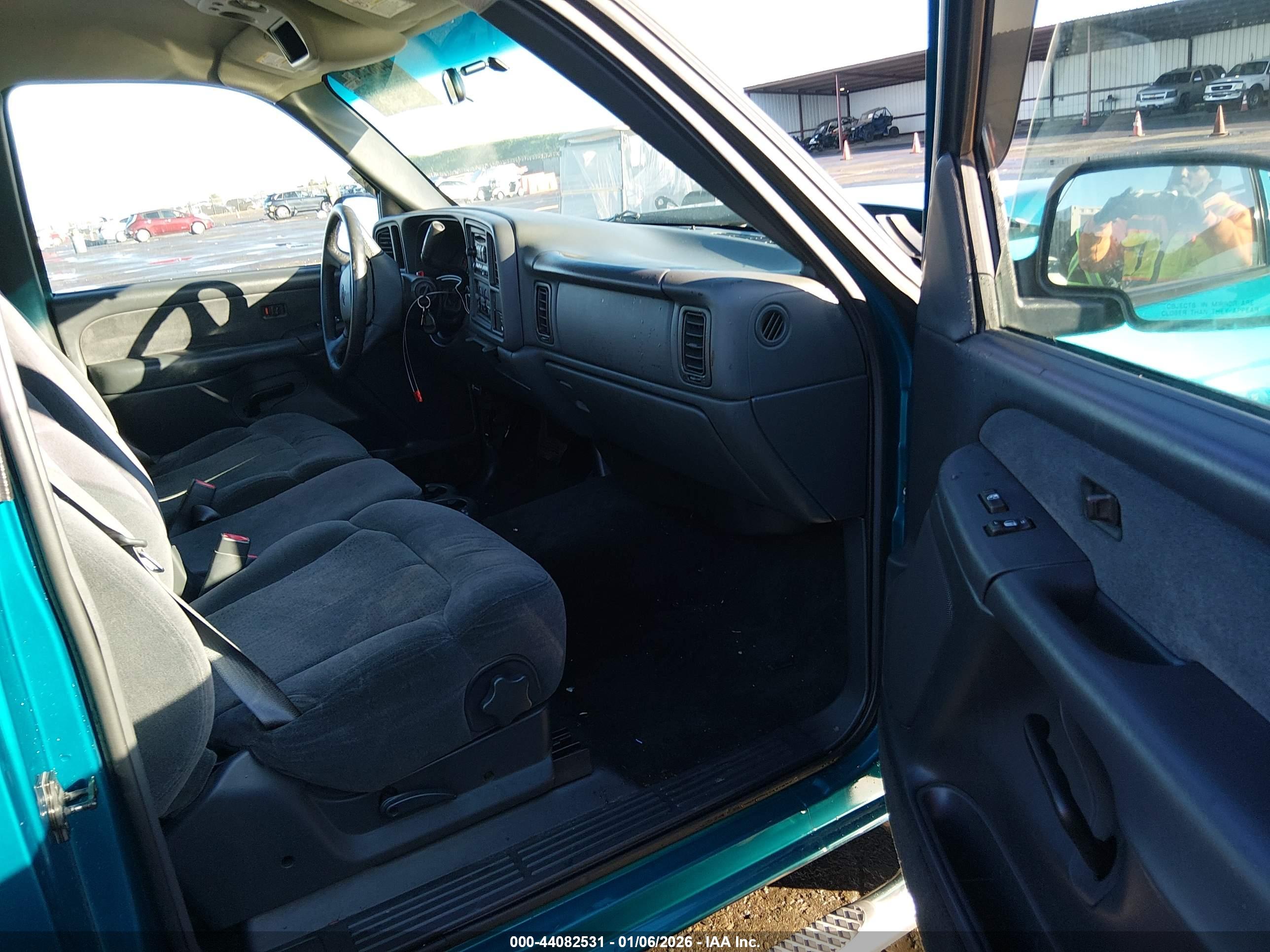 CHEVROLET SILVERADO image 5