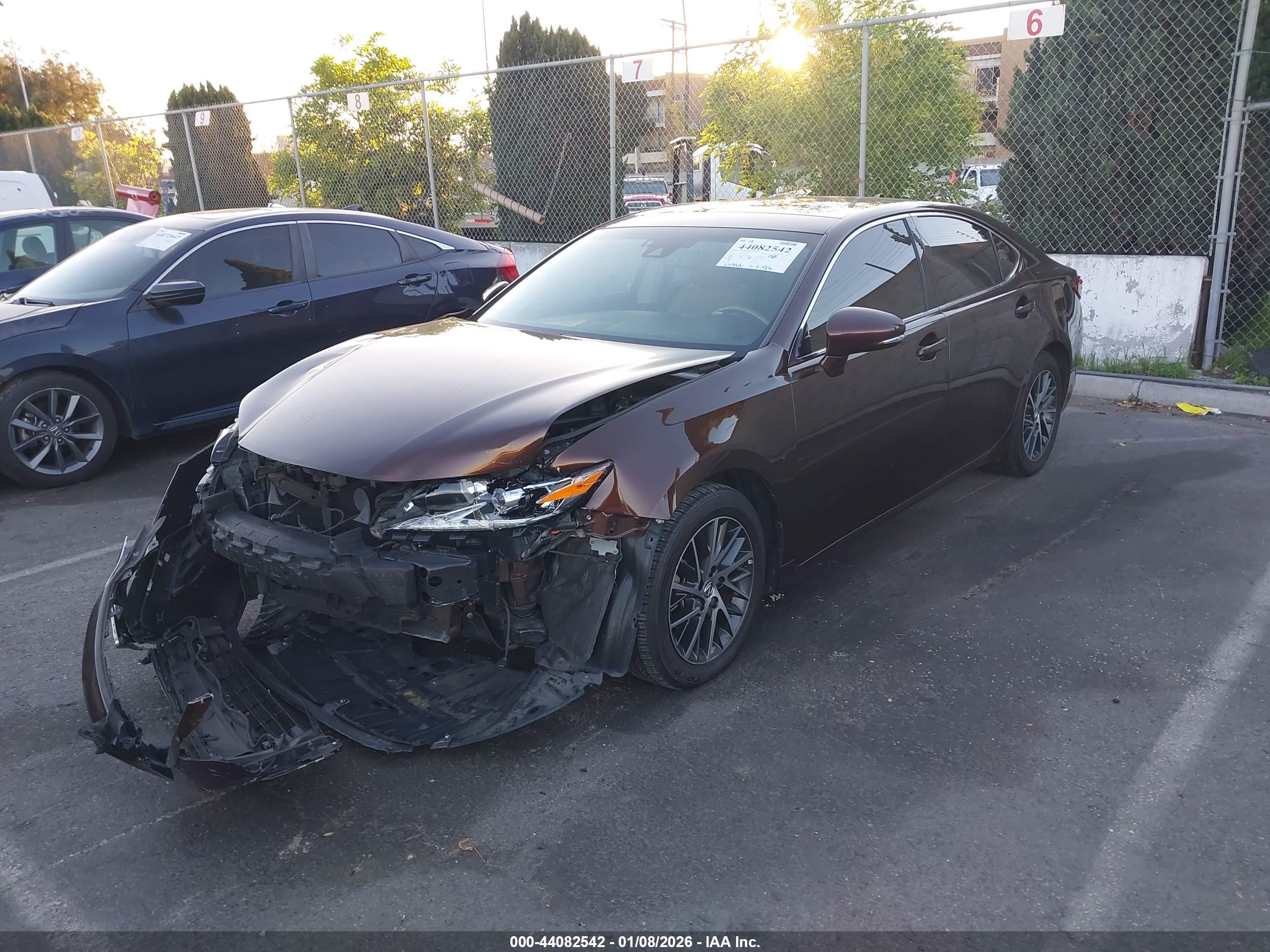 LEXUS ES image 2