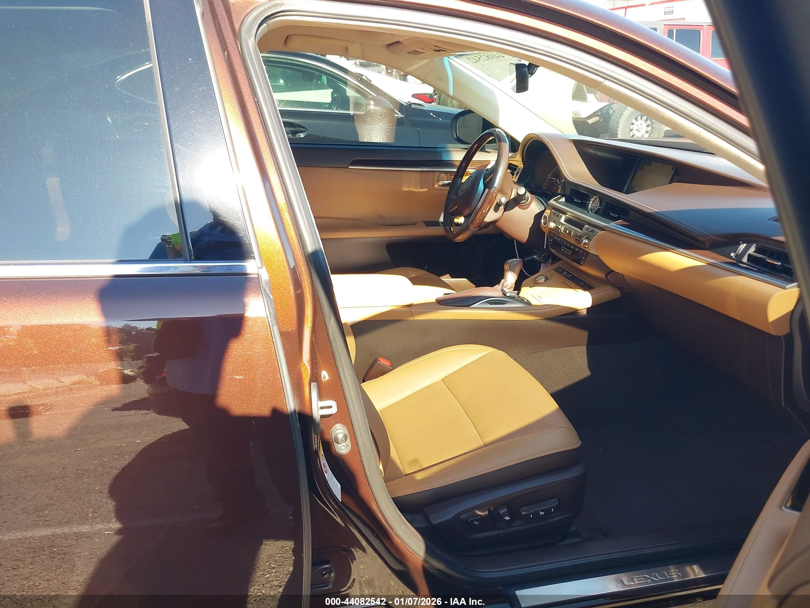LEXUS ES image 5