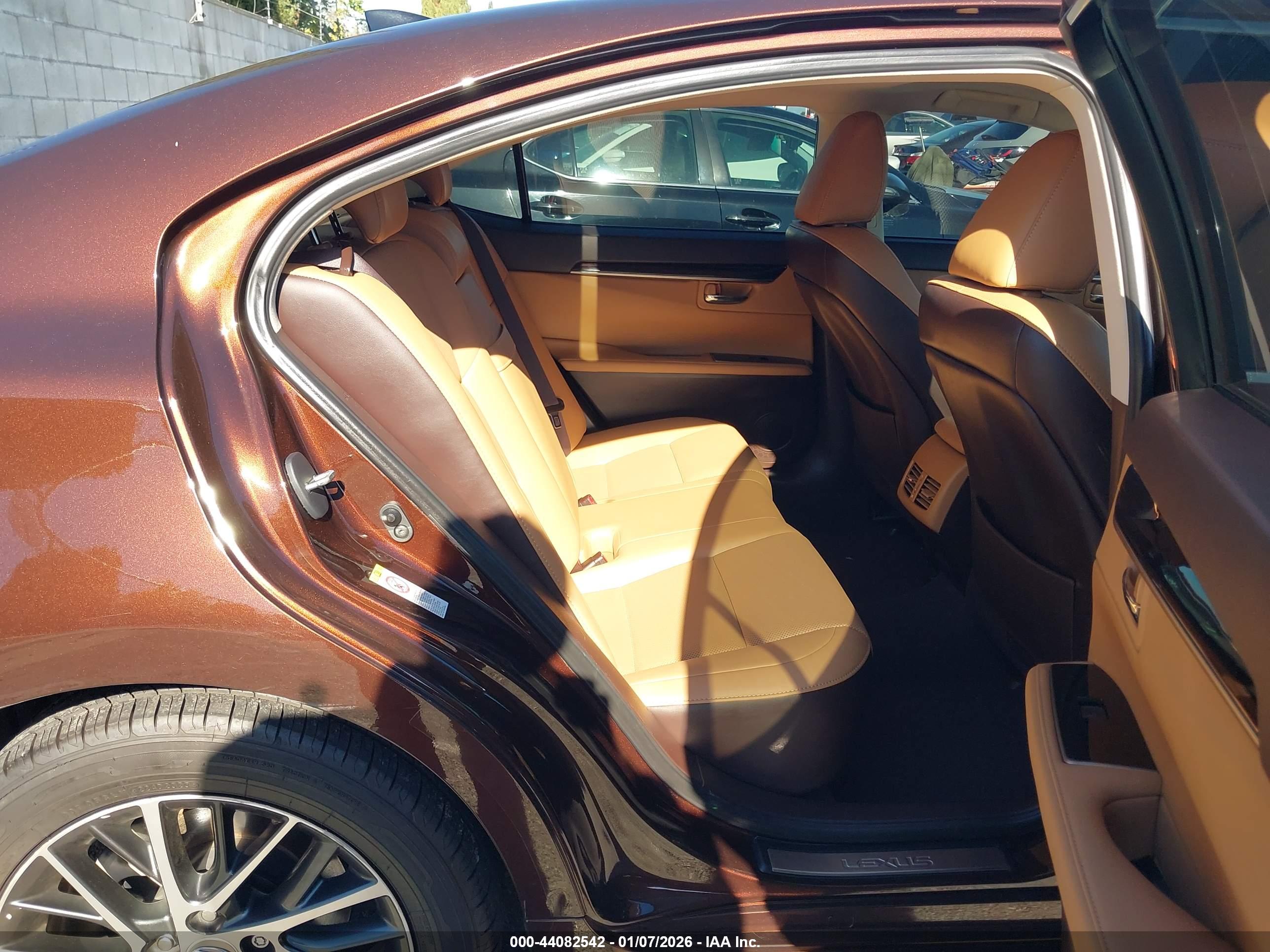 LEXUS ES image 8