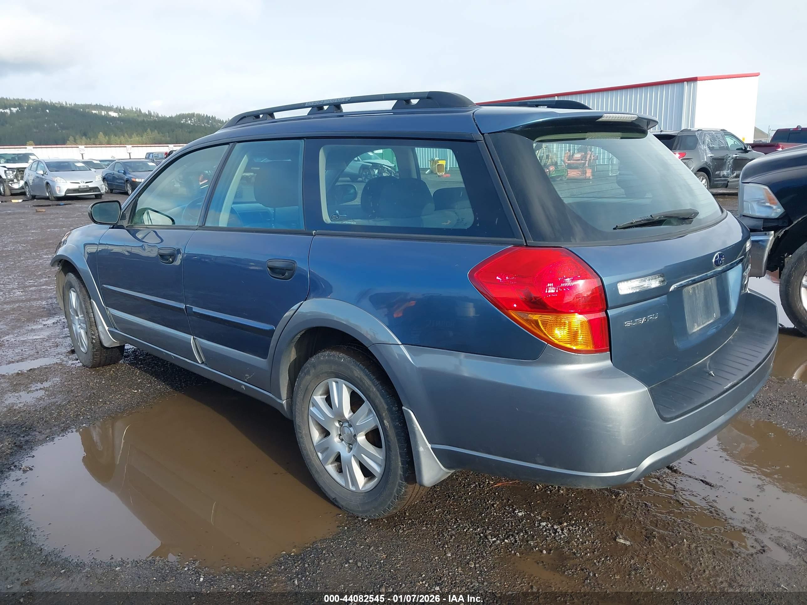 SUBARU OUTBACK image 3