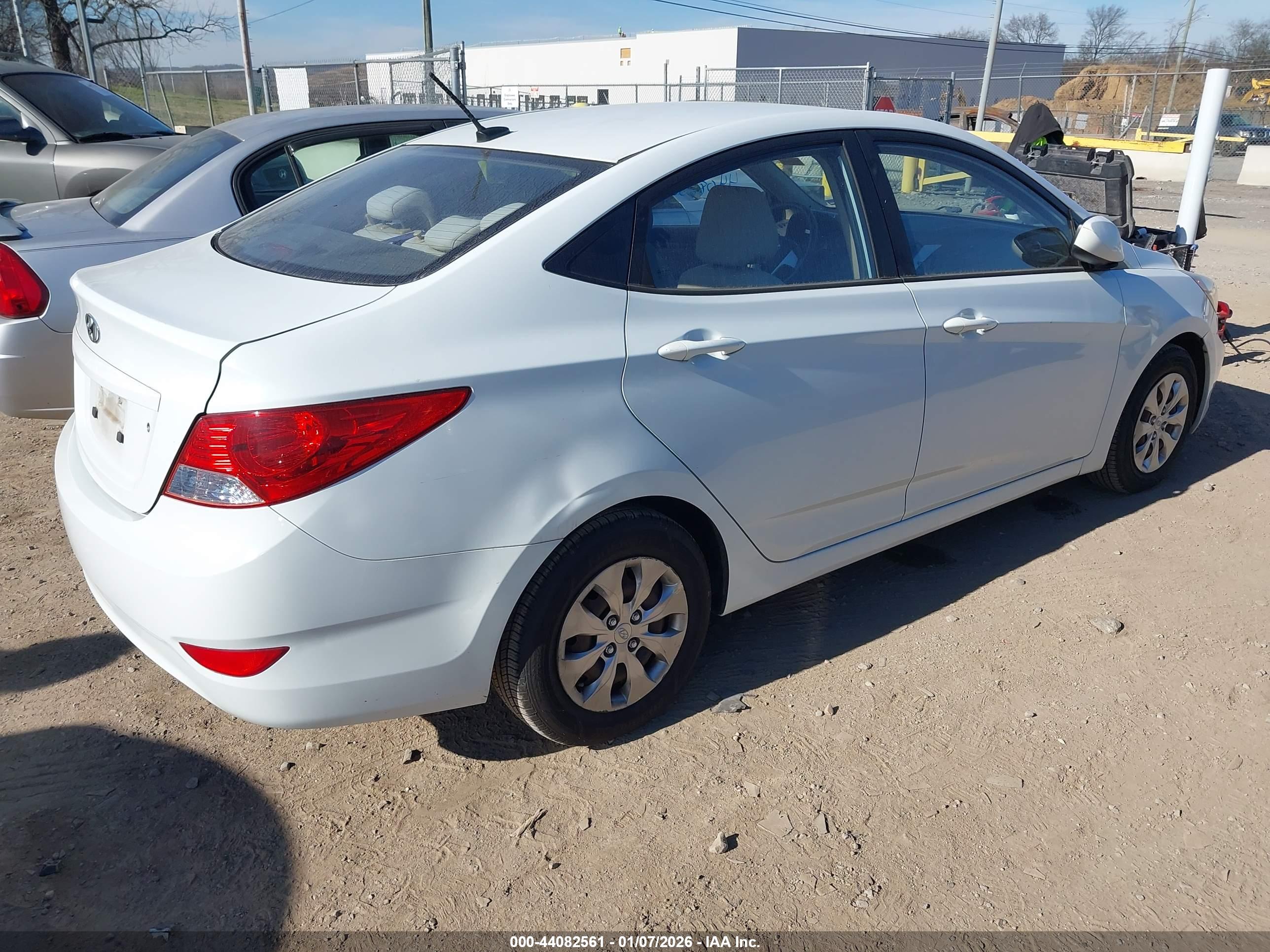 HYUNDAI ACCENT image 4