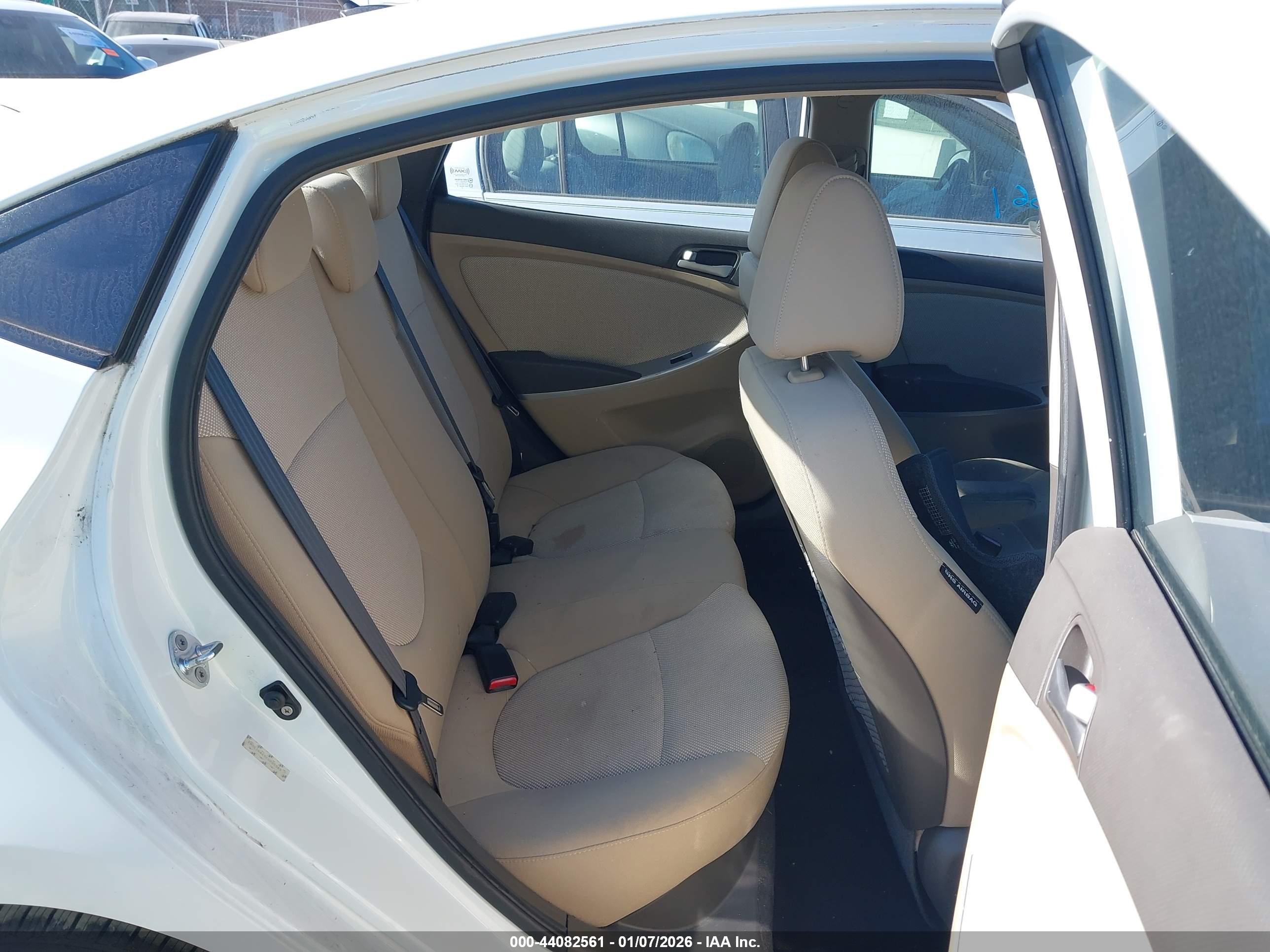 HYUNDAI ACCENT image 8