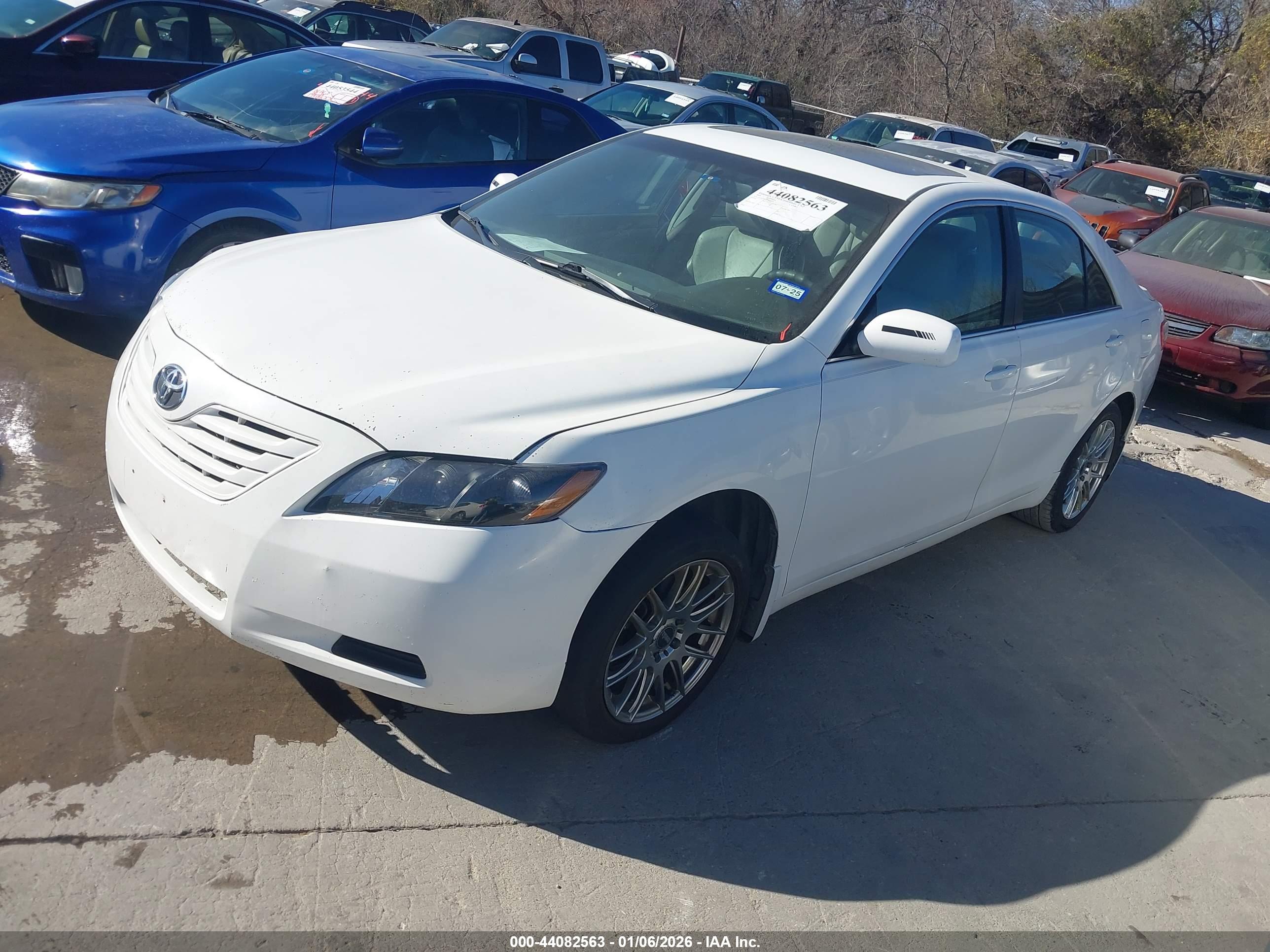 TOYOTA CAMRY image 2