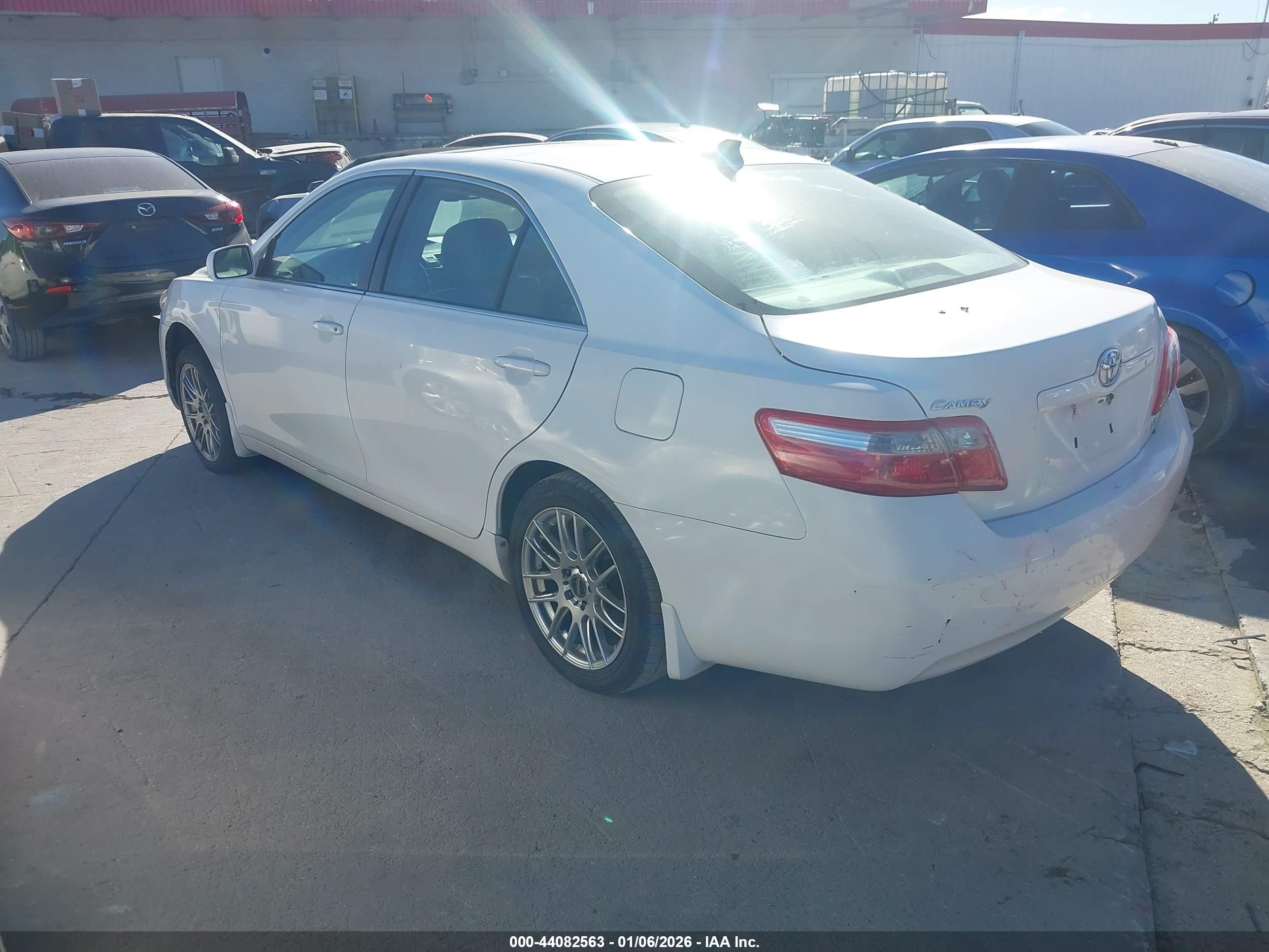 TOYOTA CAMRY image 3