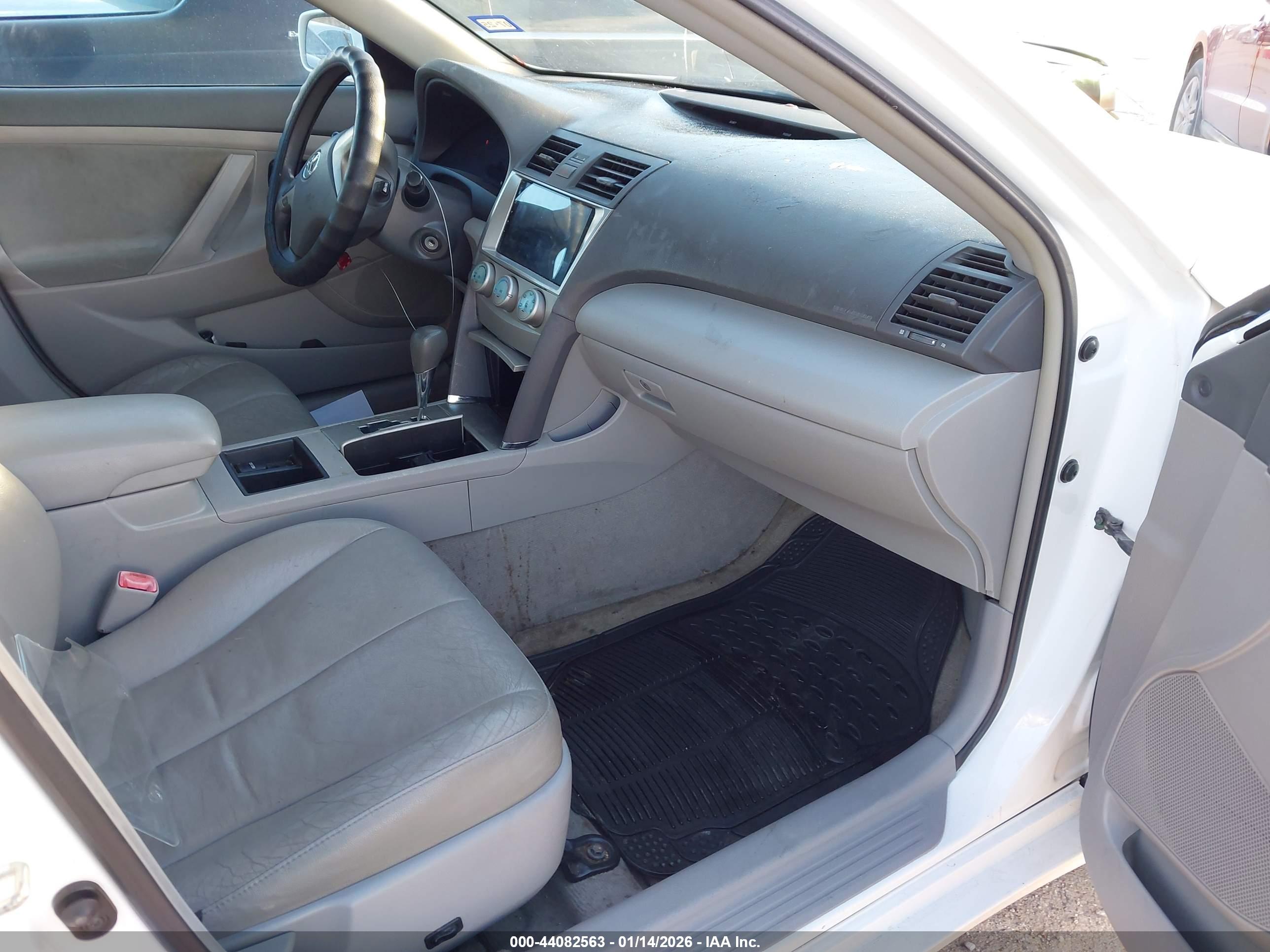 TOYOTA CAMRY image 5
