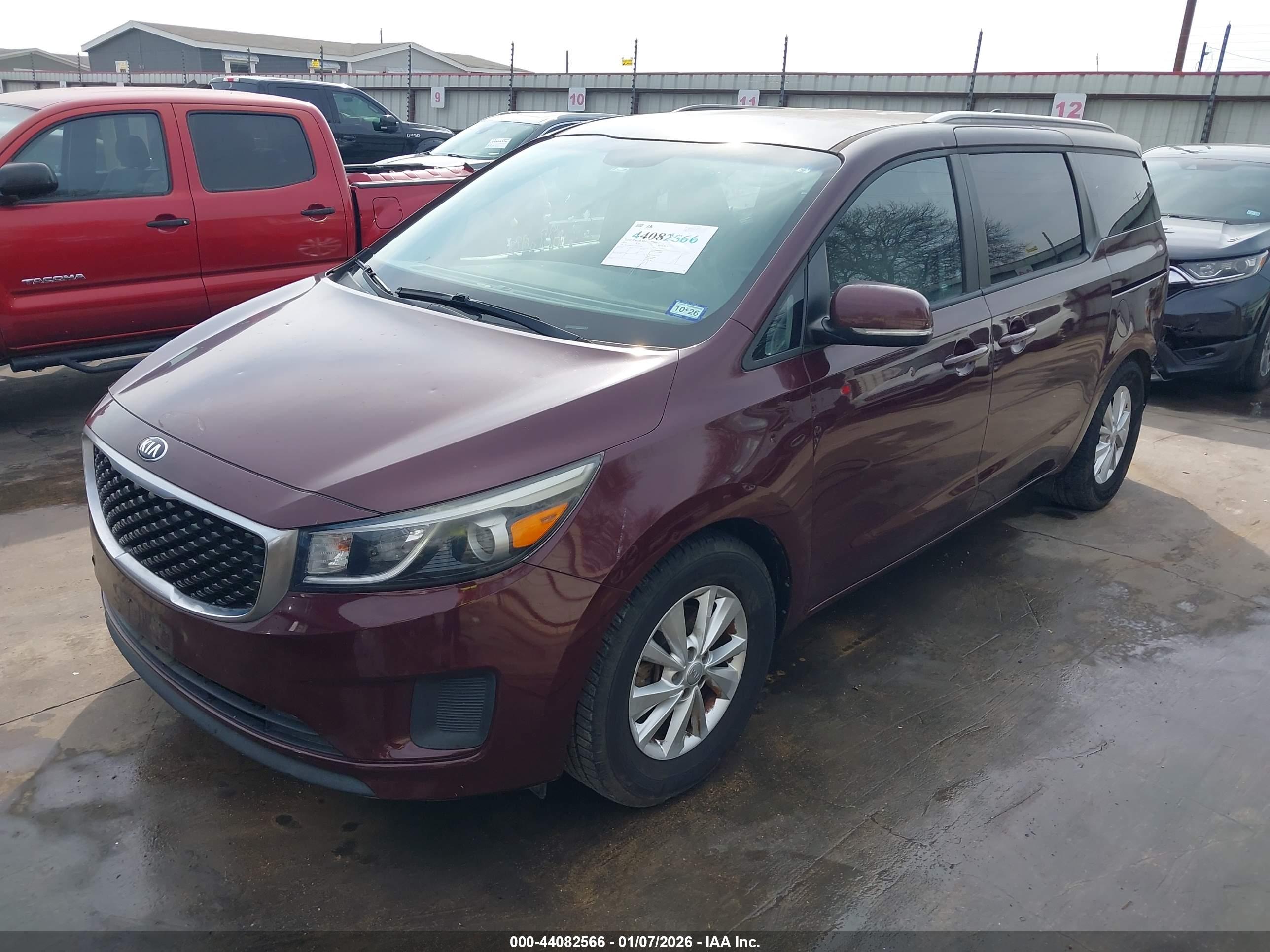 KIA SEDONA image 2