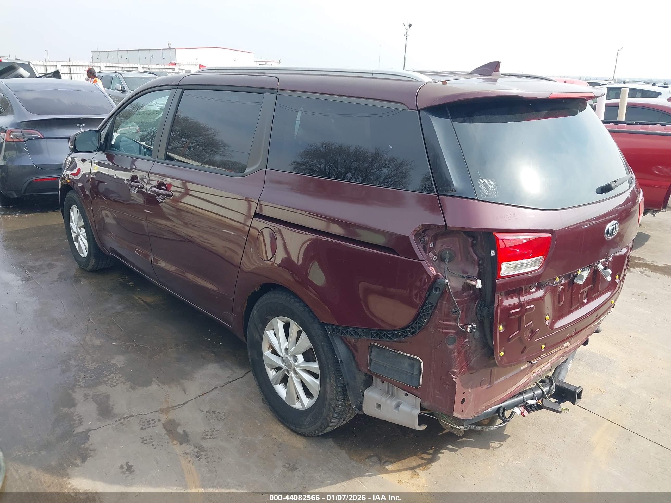 KIA SEDONA image 3