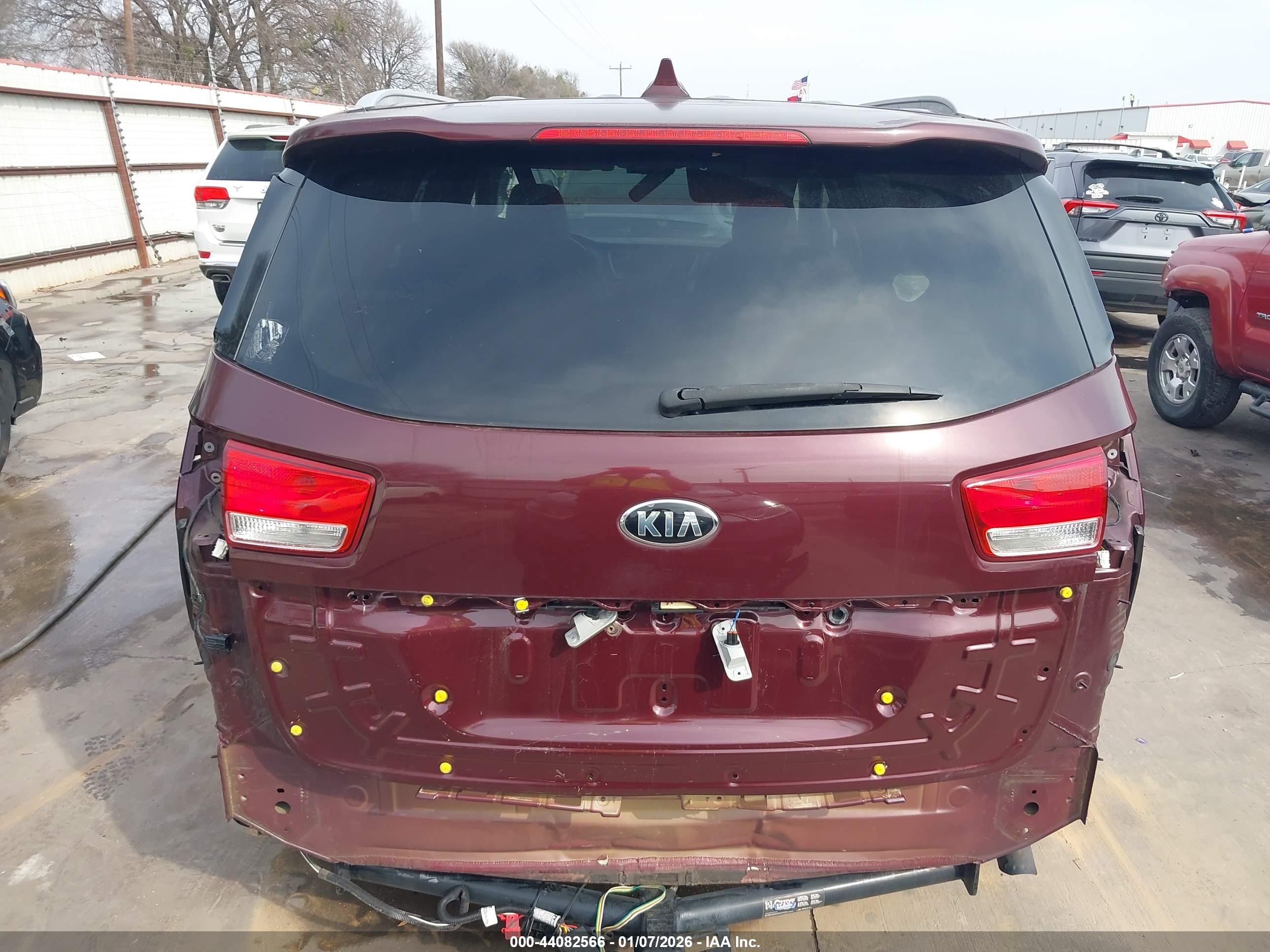 KIA SEDONA image 6