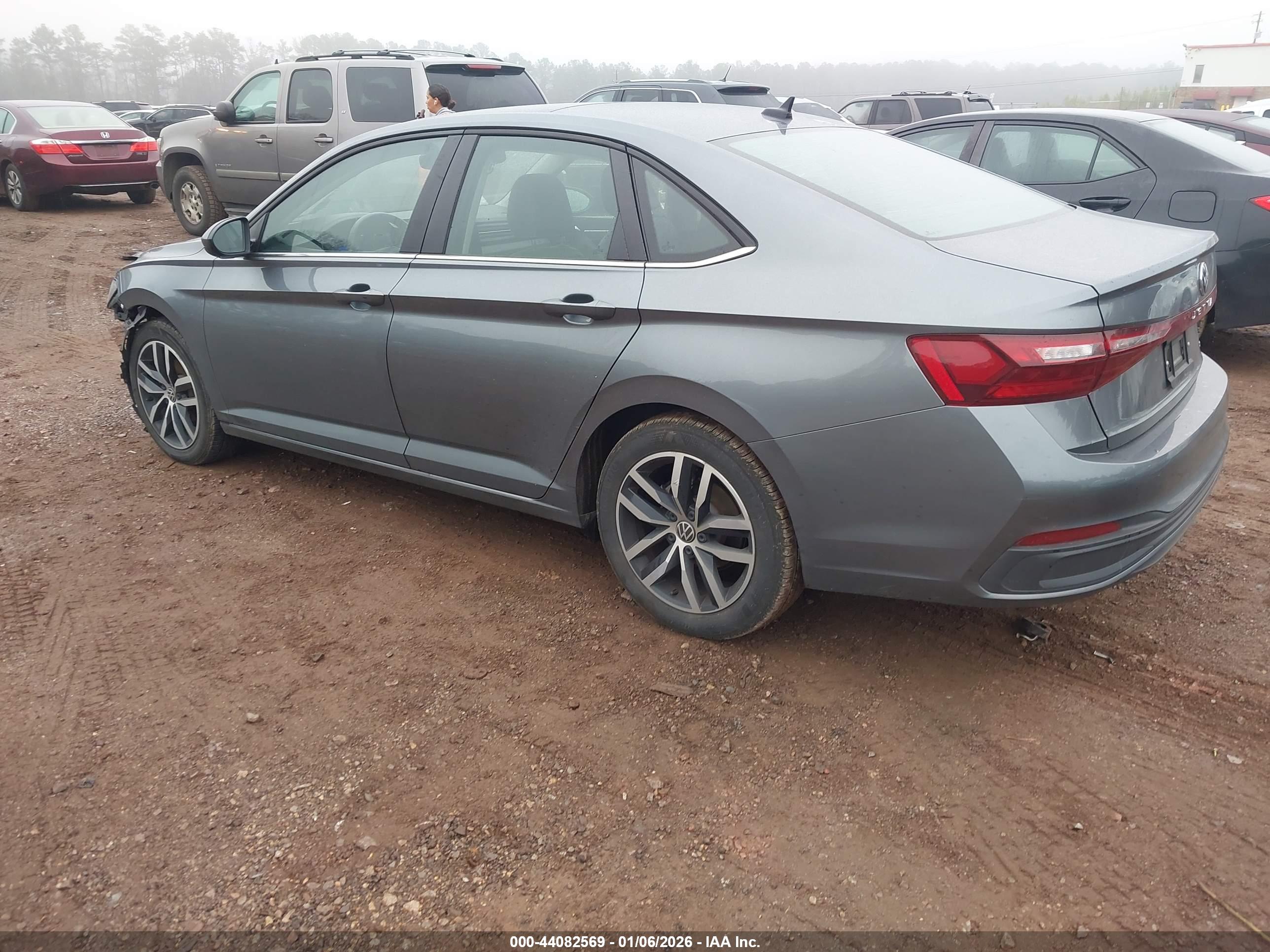 VOLKSWAGEN JETTA image 3