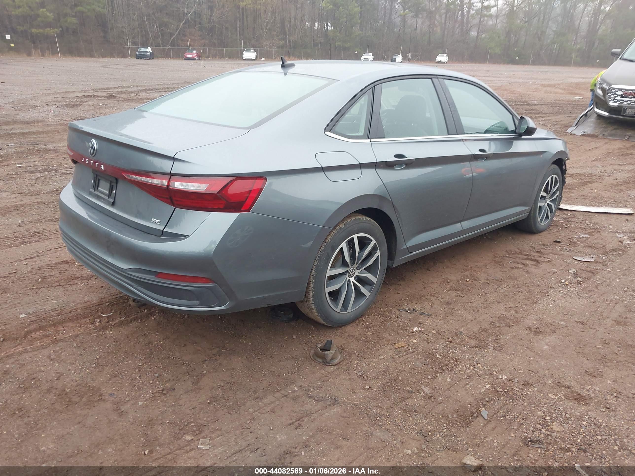 VOLKSWAGEN JETTA image 4