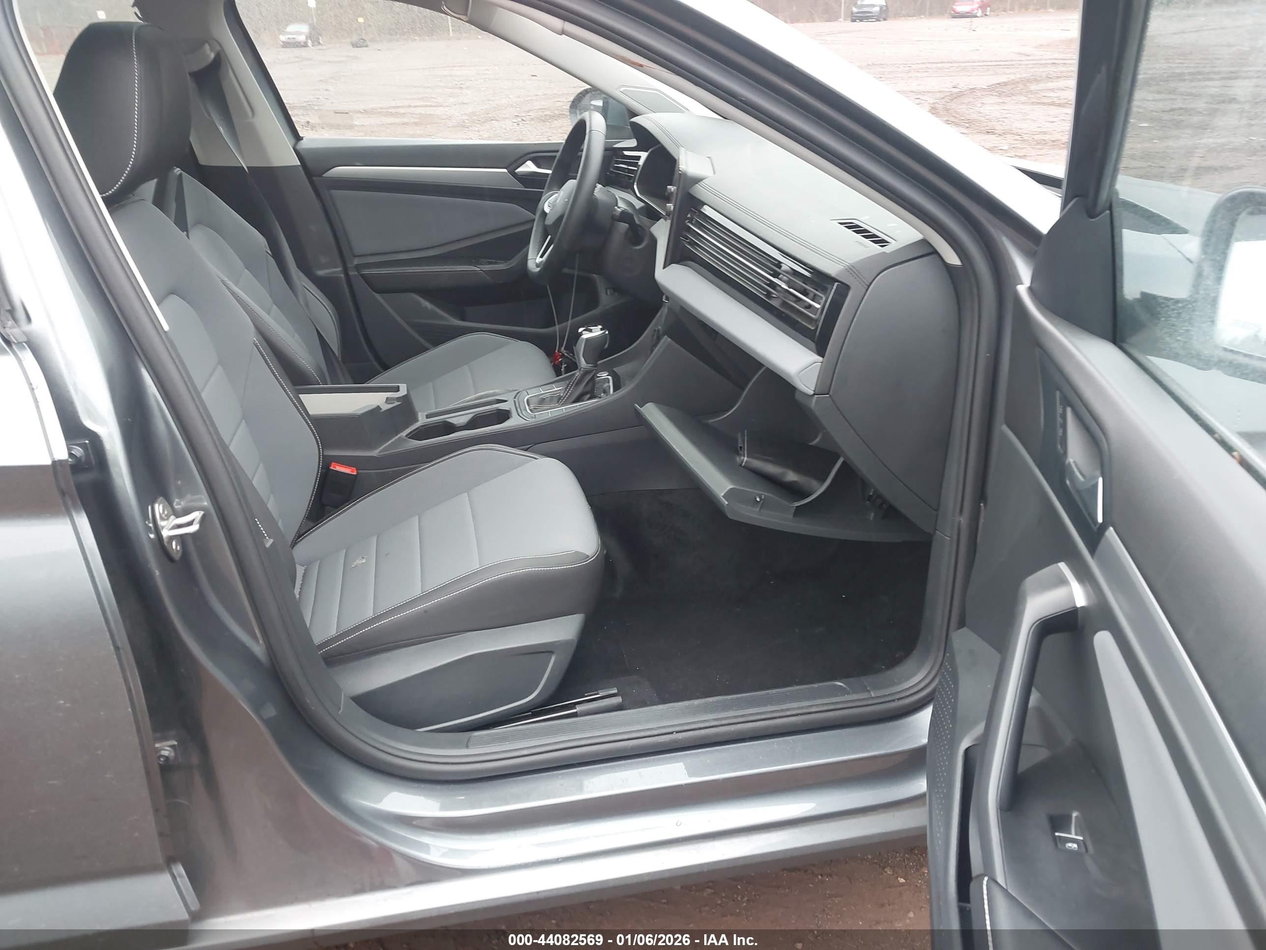 VOLKSWAGEN JETTA image 5