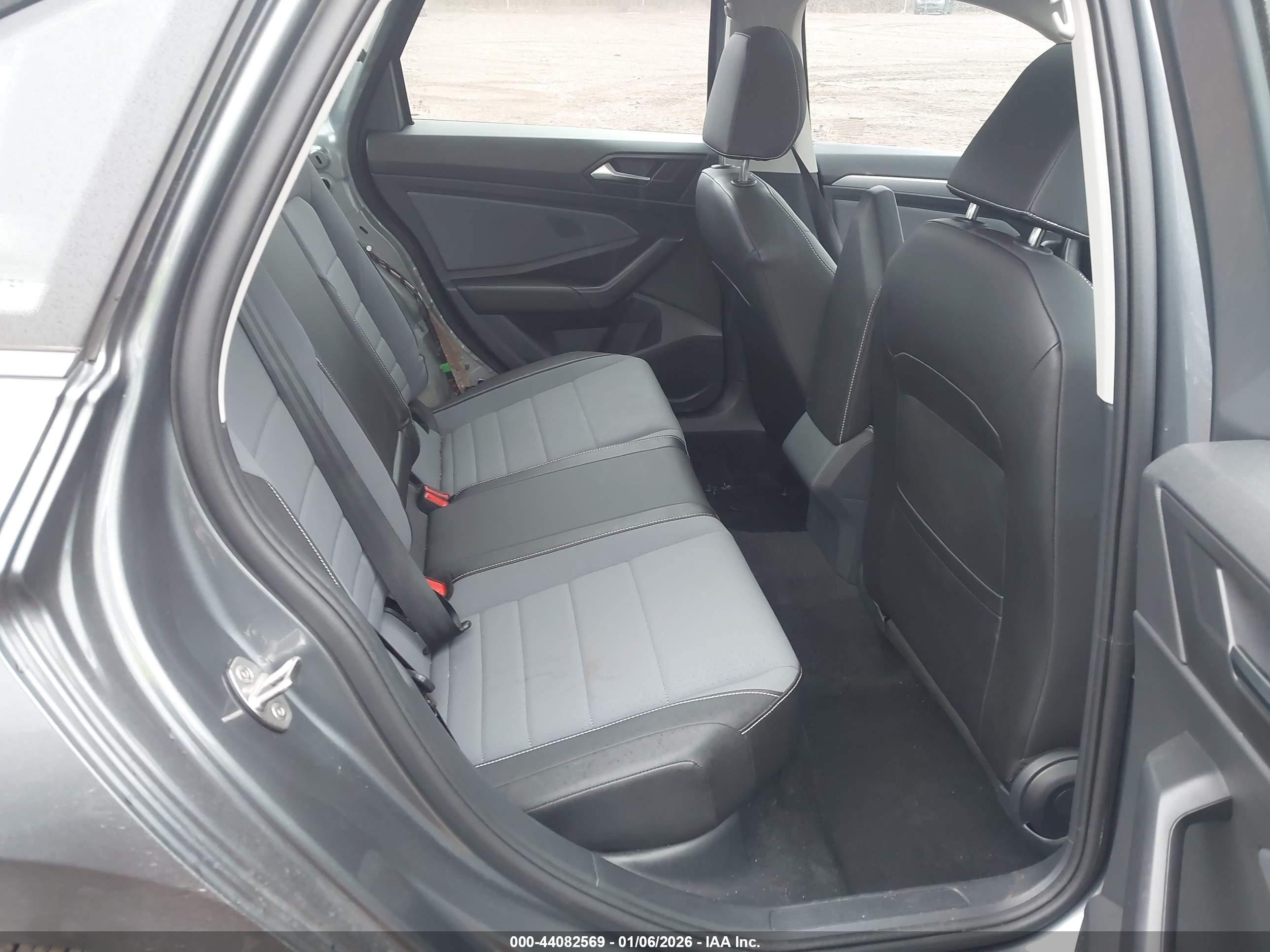 VOLKSWAGEN JETTA image 8