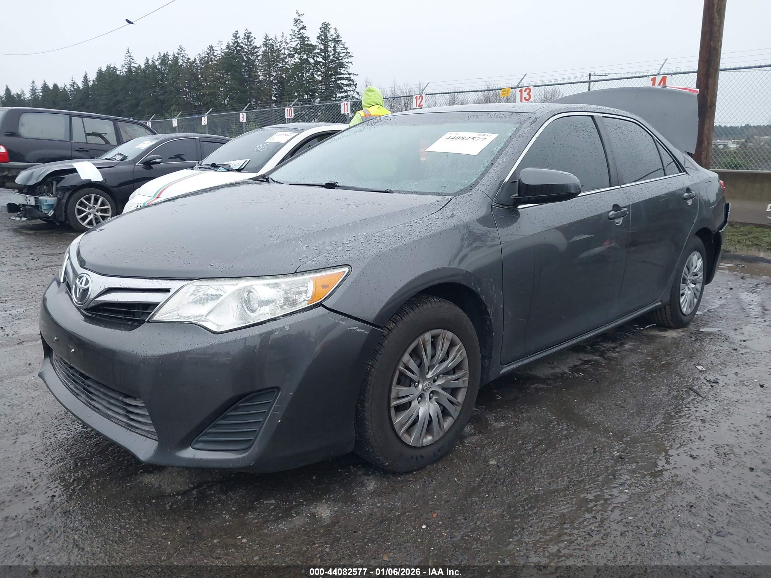 TOYOTA CAMRY image 2