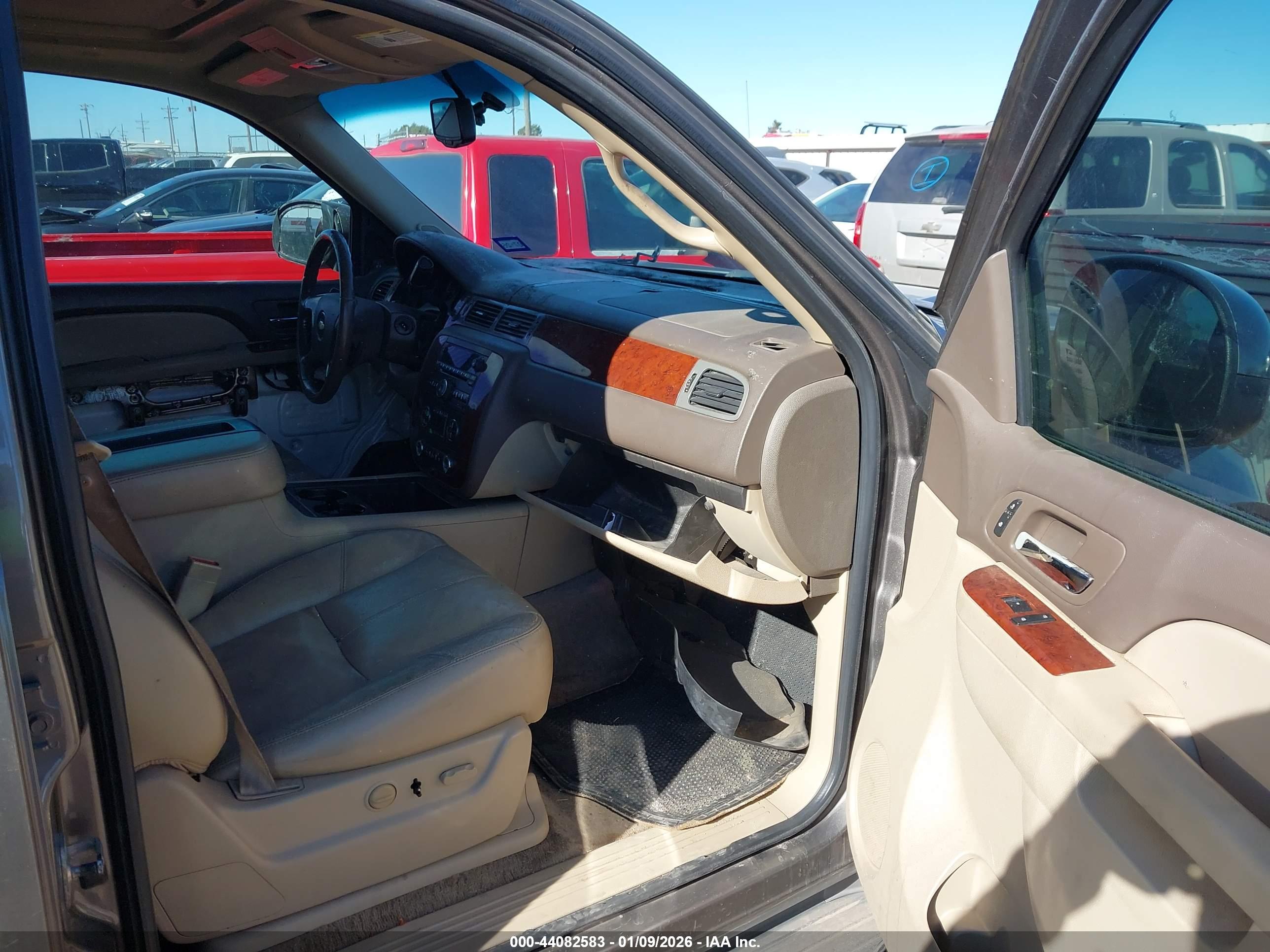 CHEVROLET TAHOE image 5