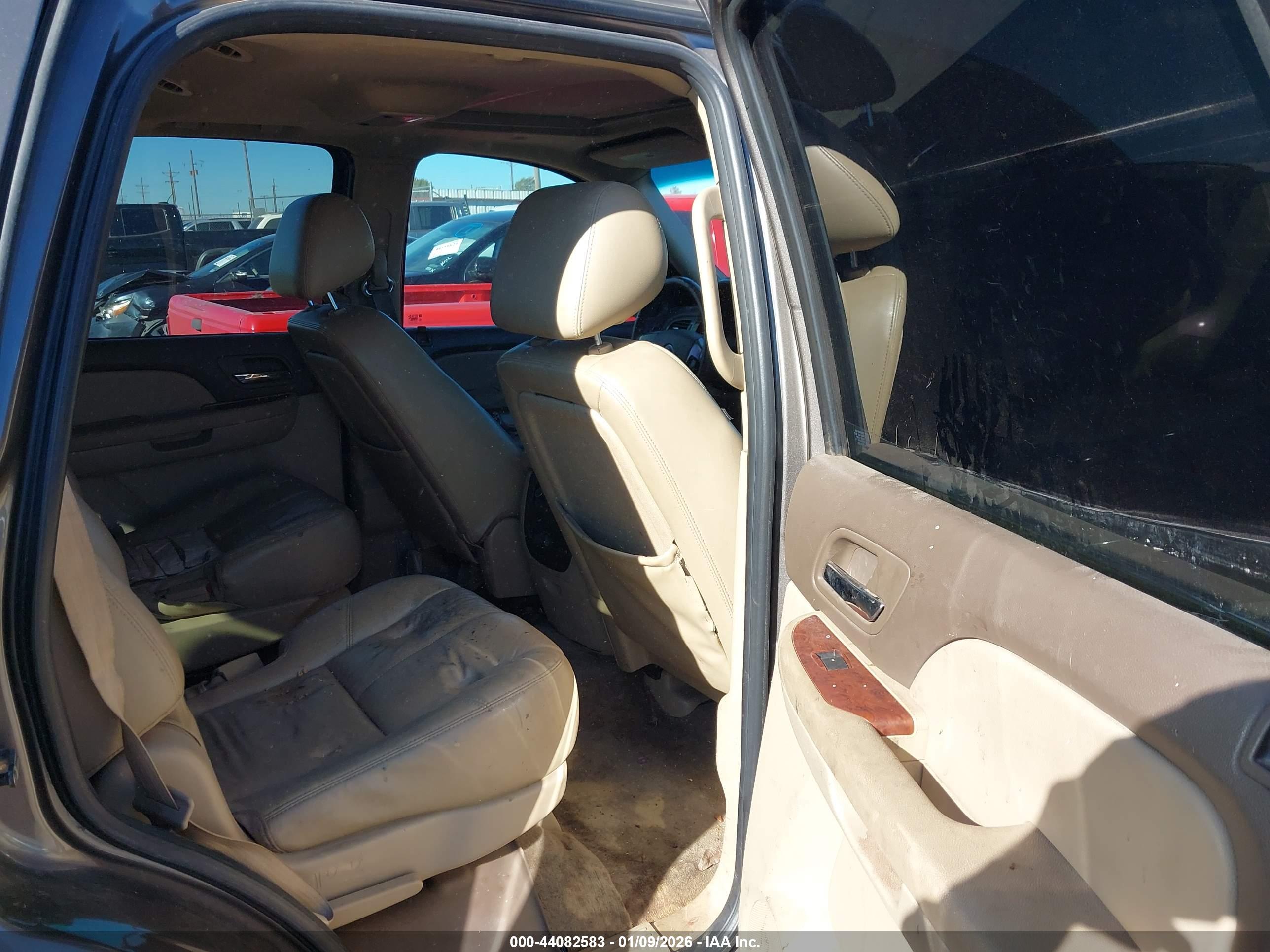CHEVROLET TAHOE image 8