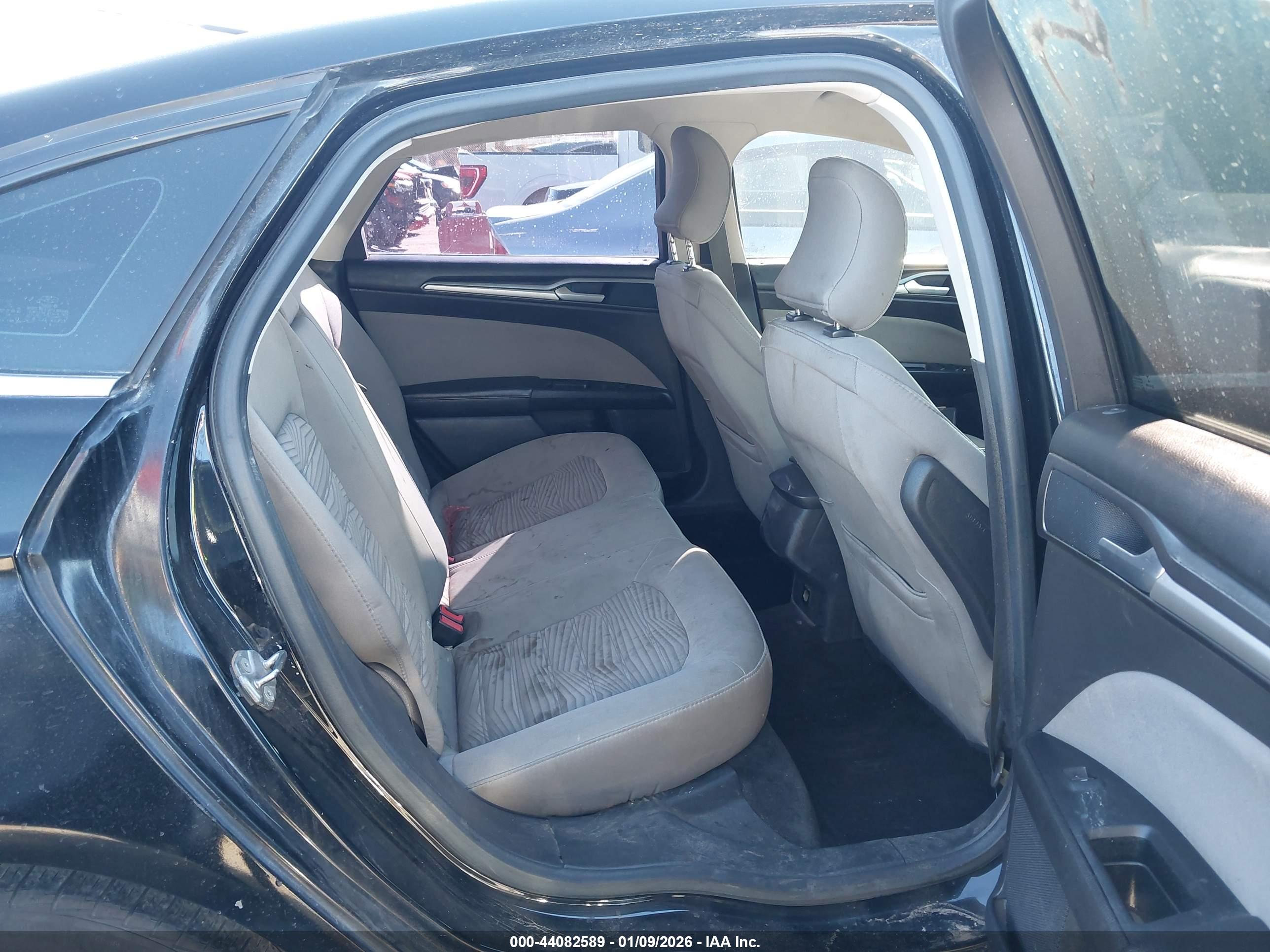 FORD FUSION image 8