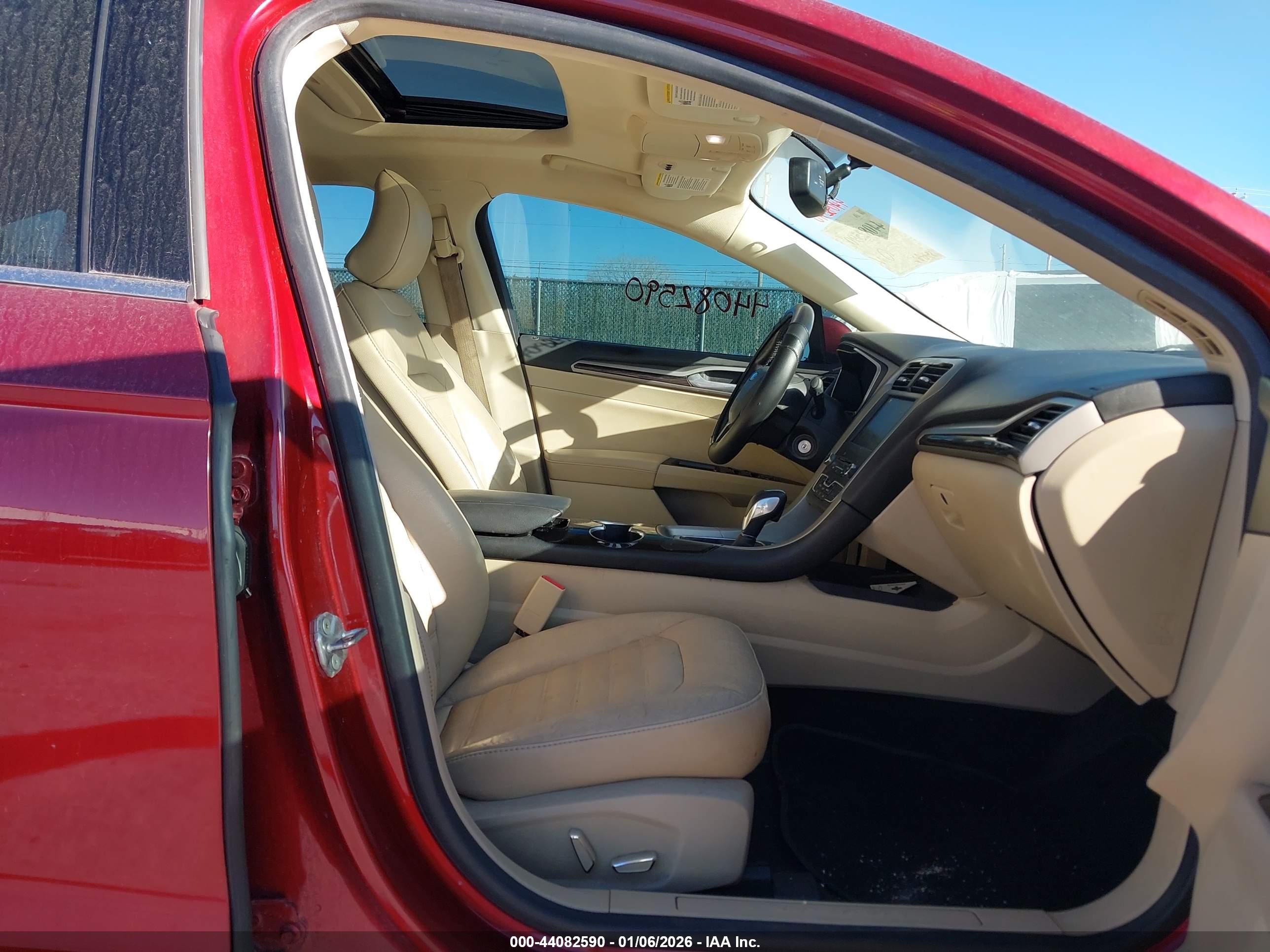 FORD FUSION image 5