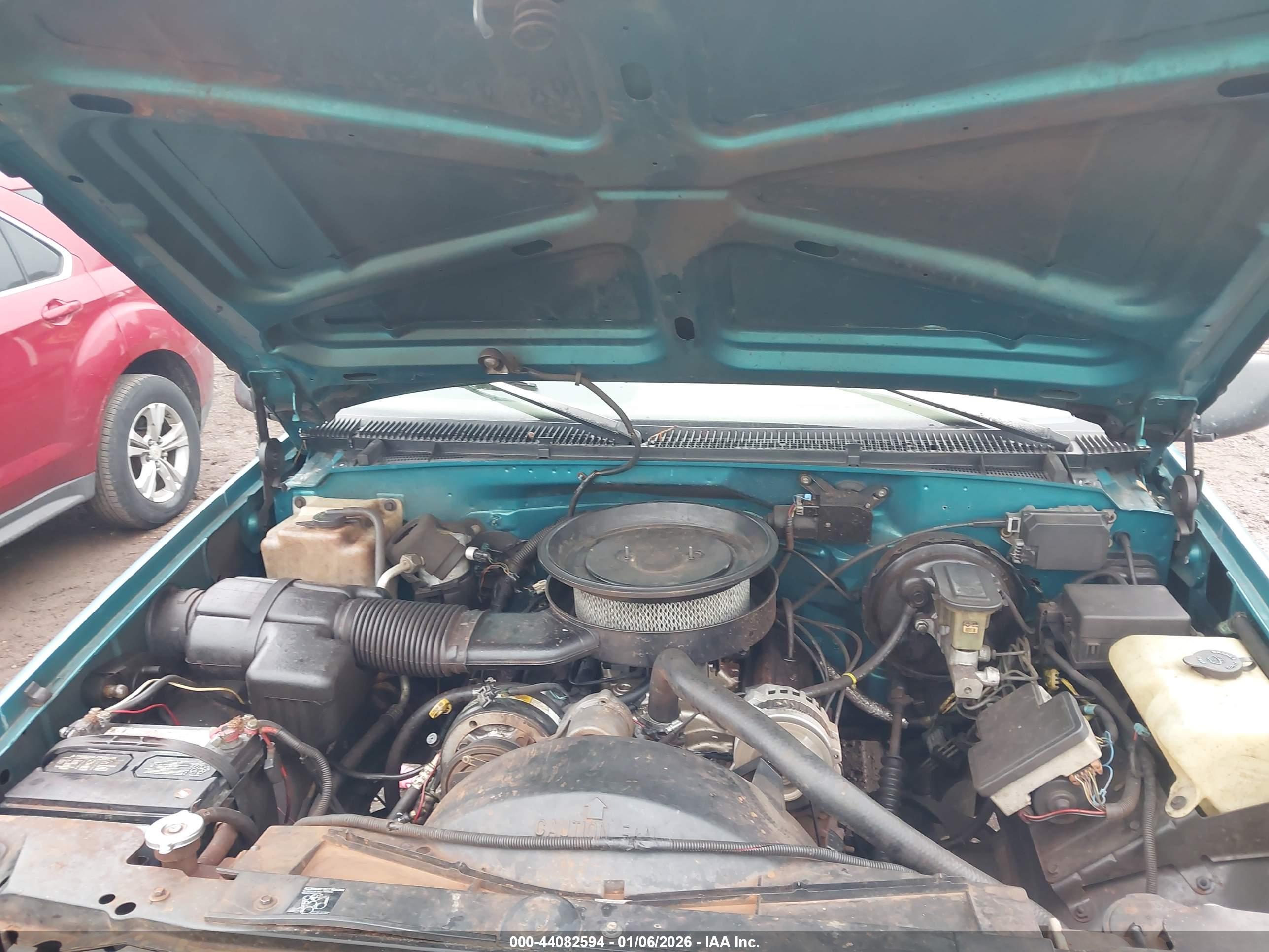 CHEVROLET GMT-400 image 10