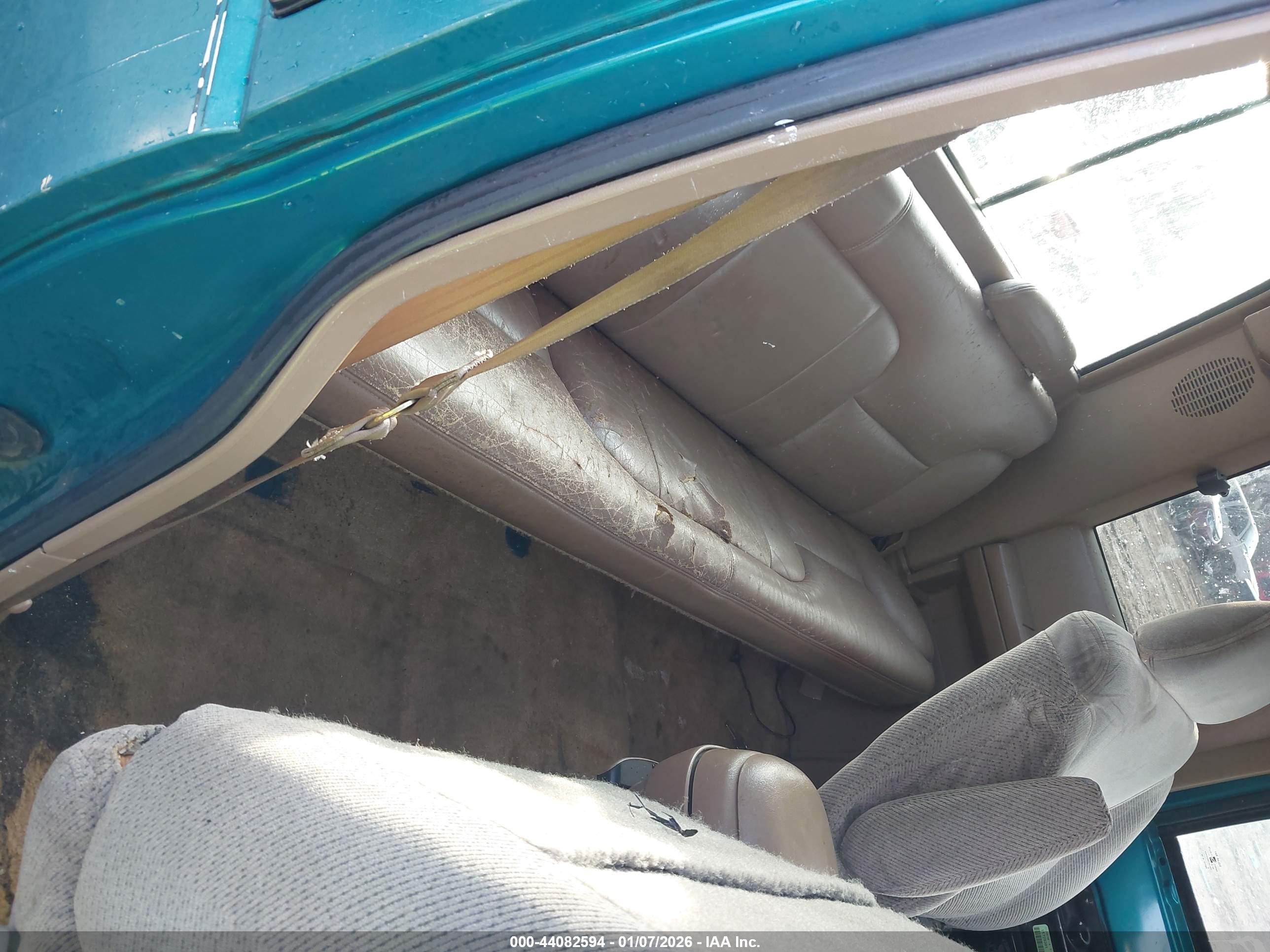 CHEVROLET GMT-400 image 8