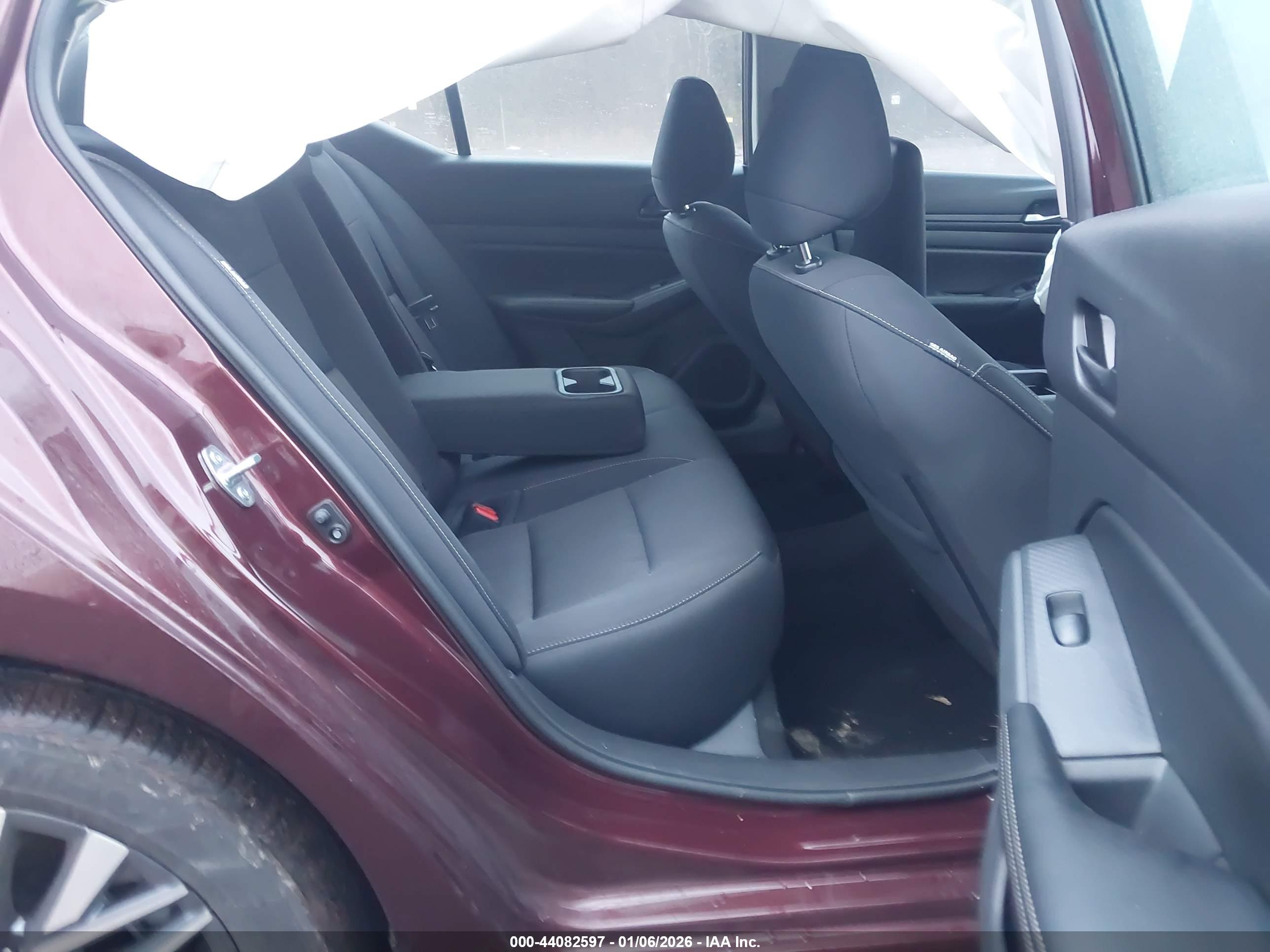 NISSAN ALTIMA image 8