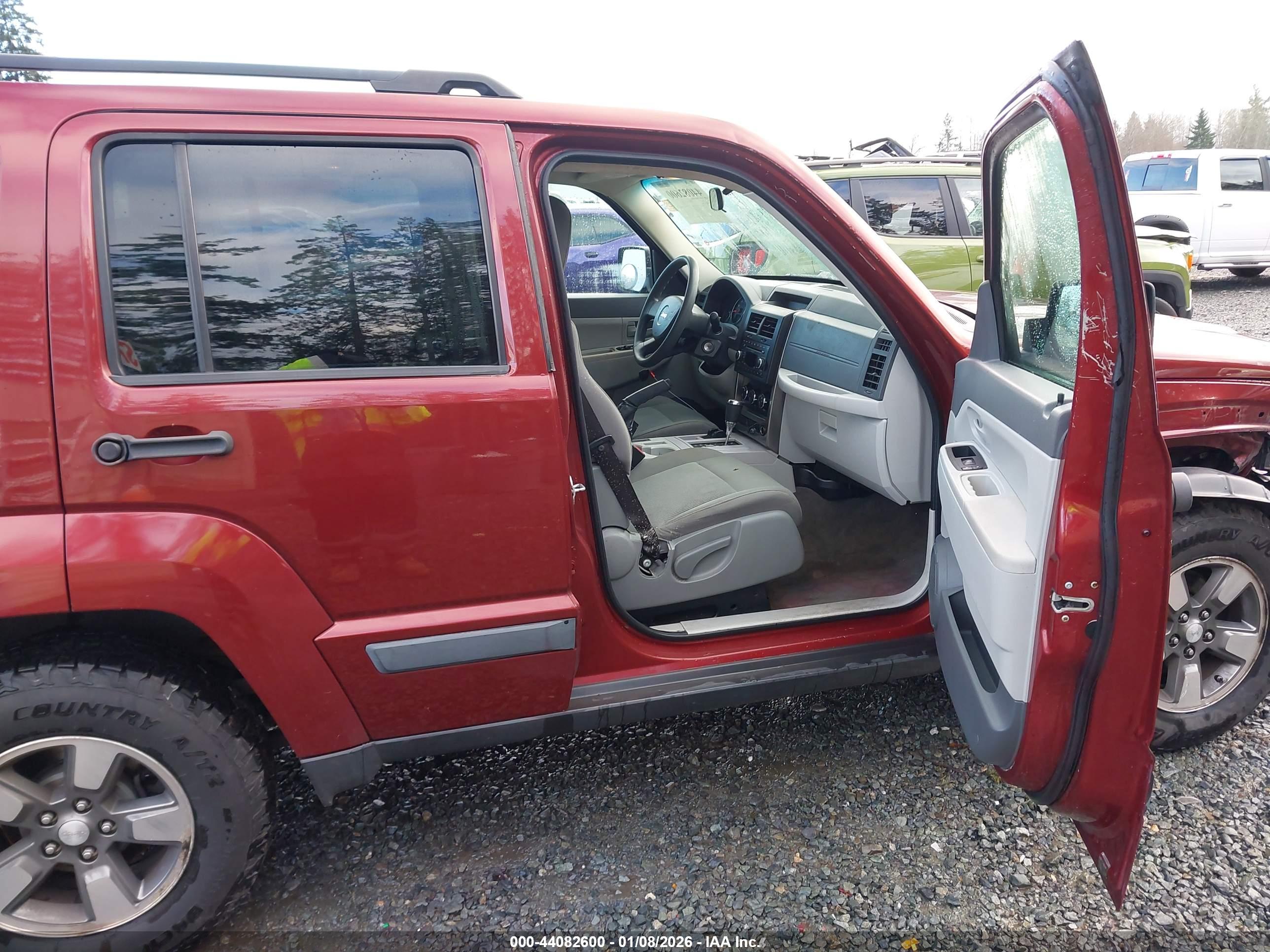 JEEP LIBERTY image 5