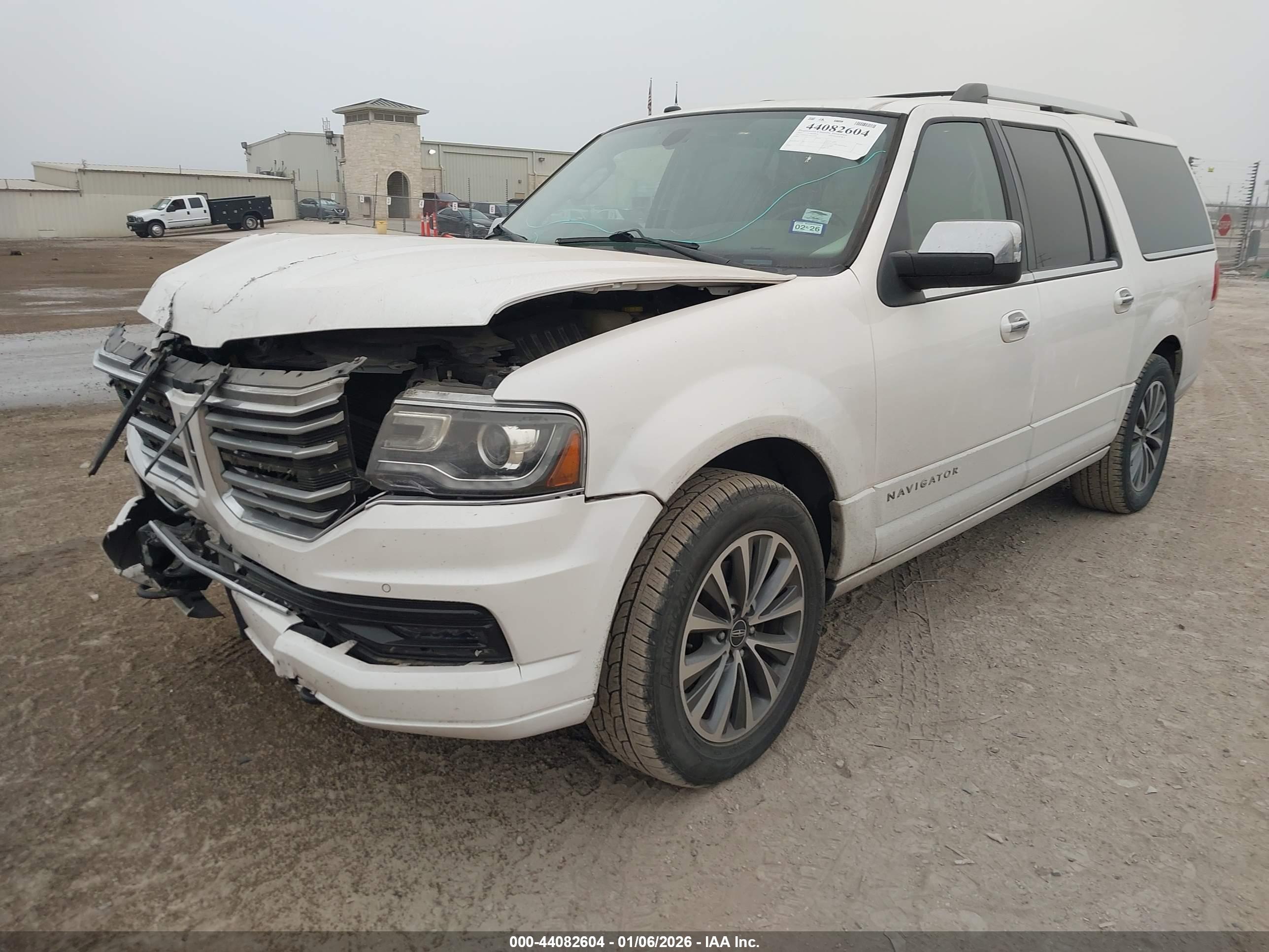 LINCOLN NAVIGATOR image 2