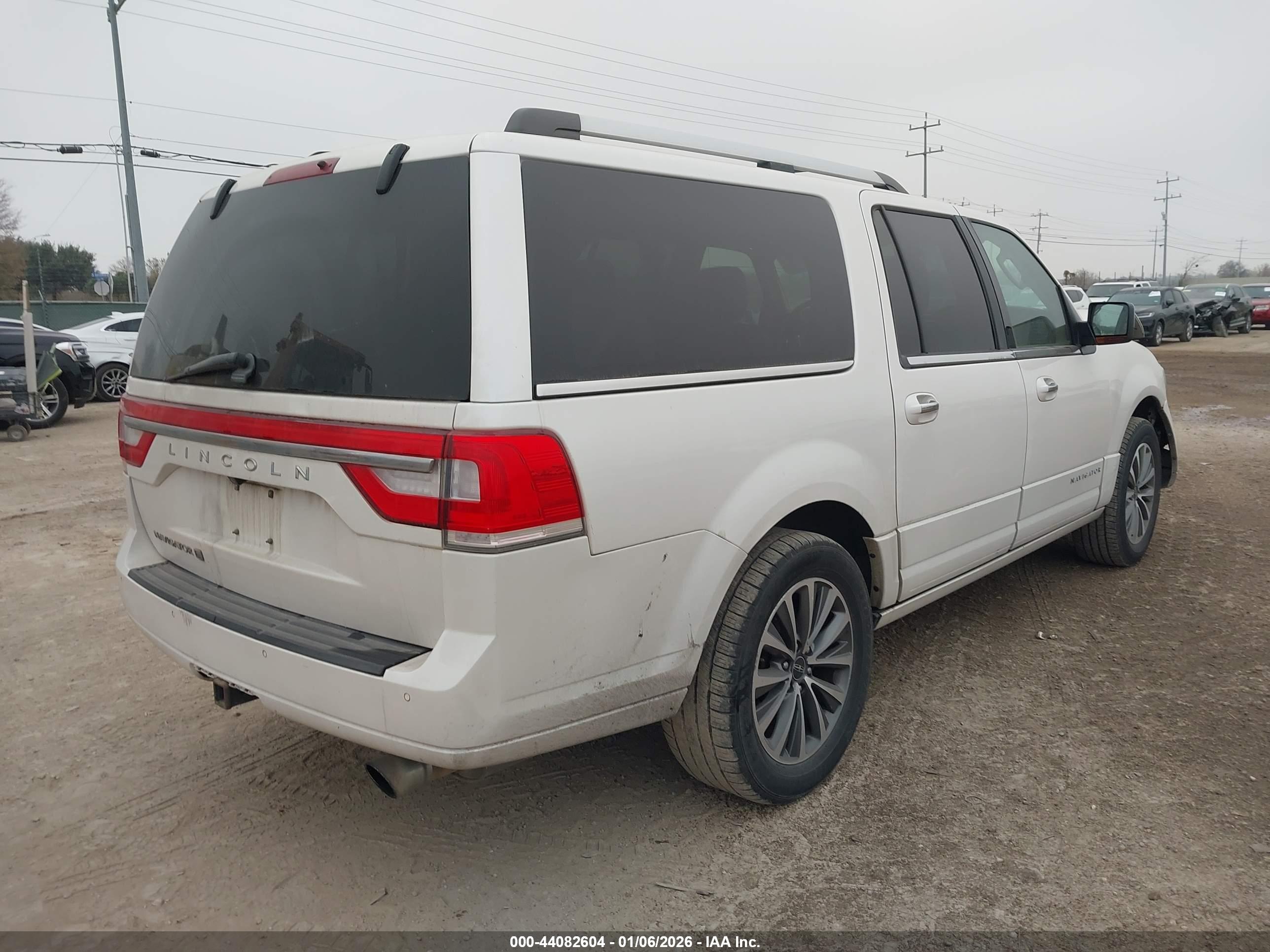 LINCOLN NAVIGATOR image 4