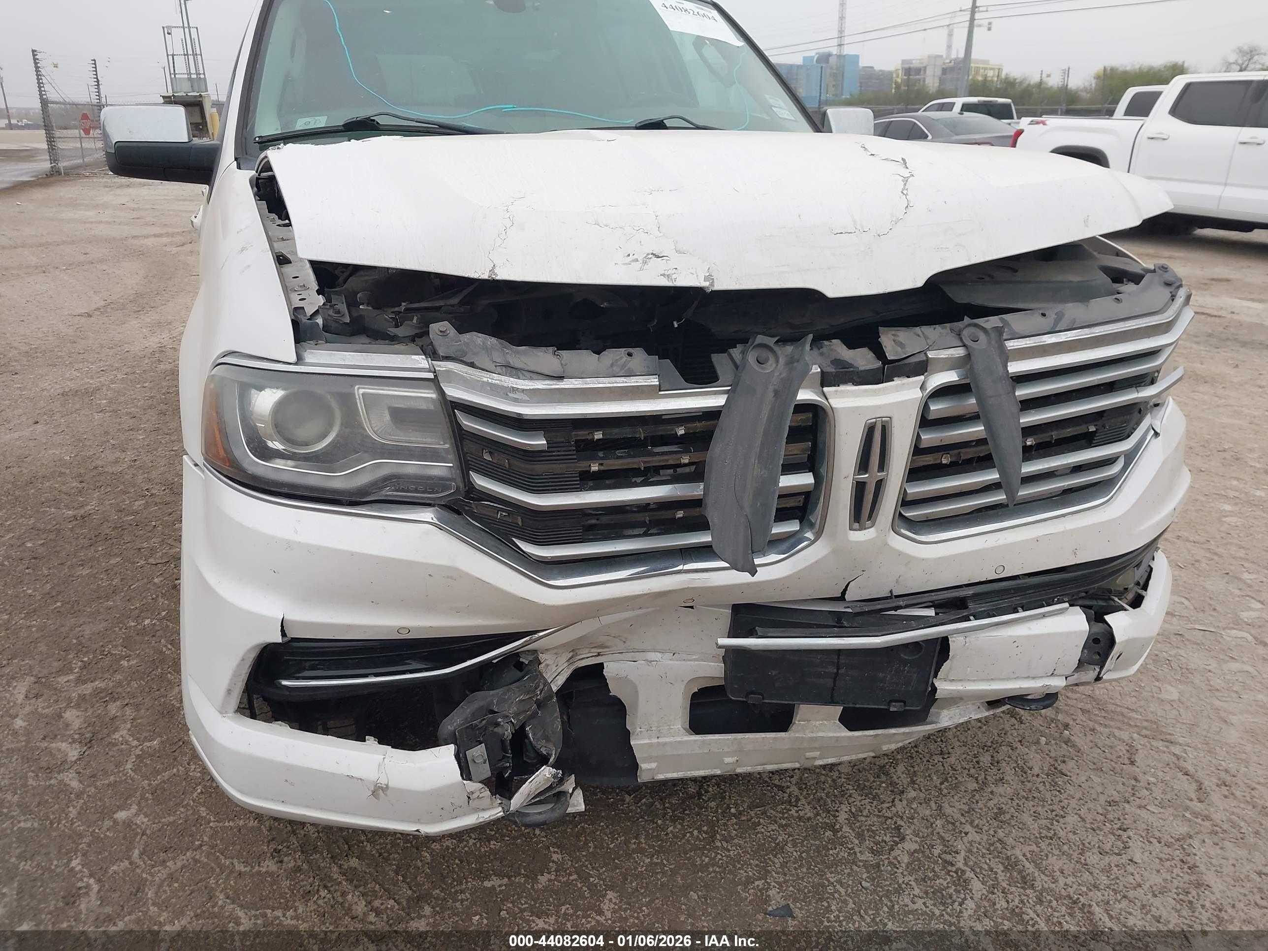 LINCOLN NAVIGATOR image 6