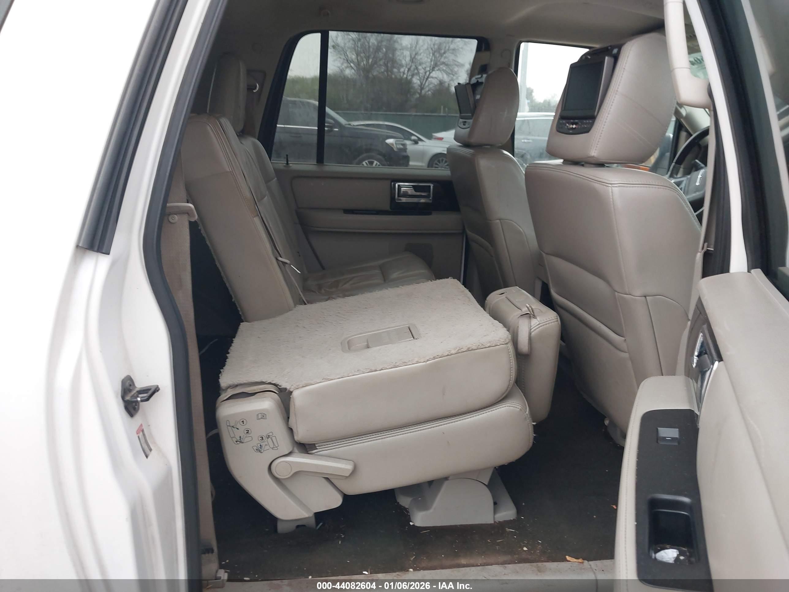 LINCOLN NAVIGATOR image 8