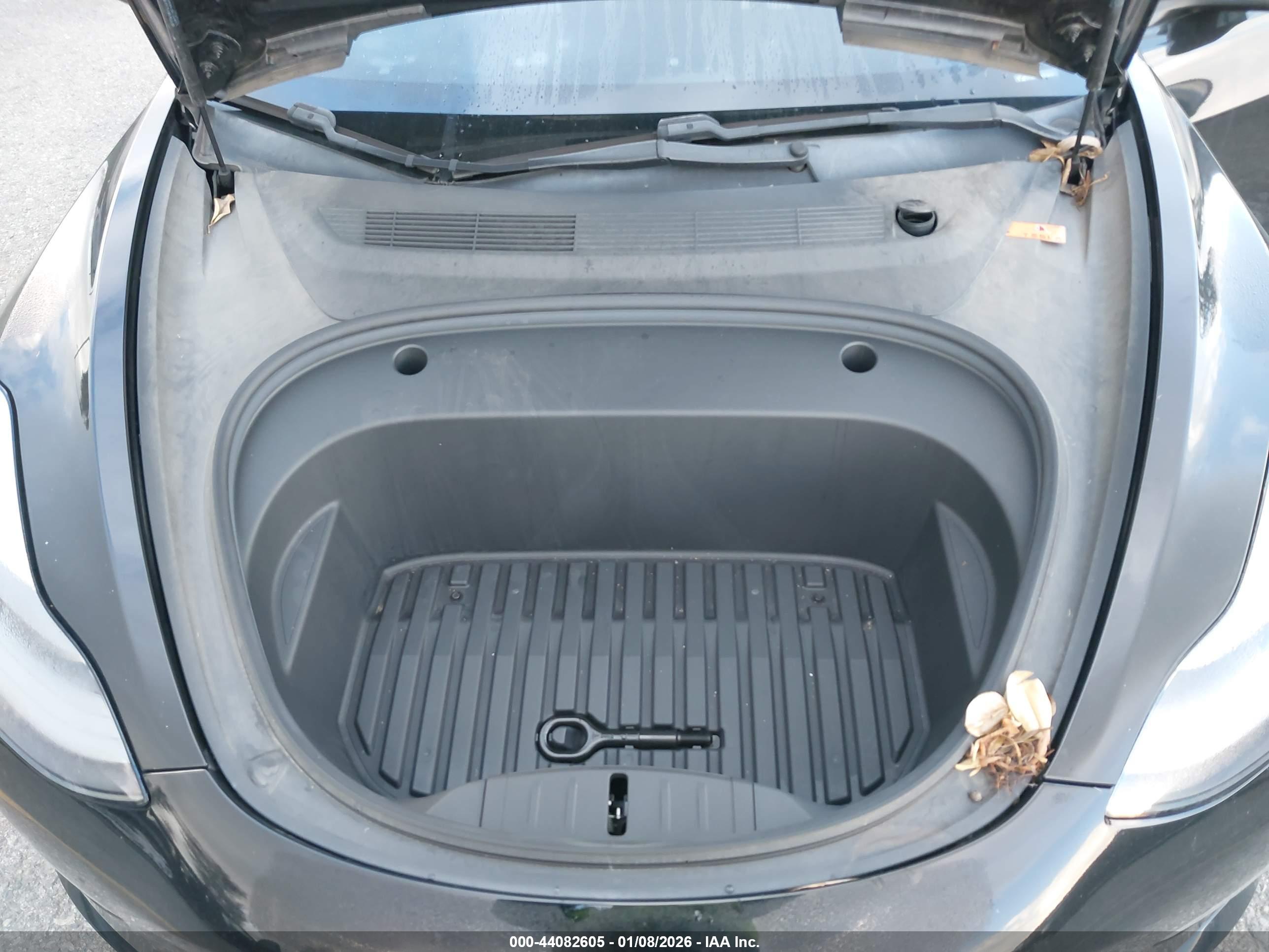 TESLA MODEL image 10