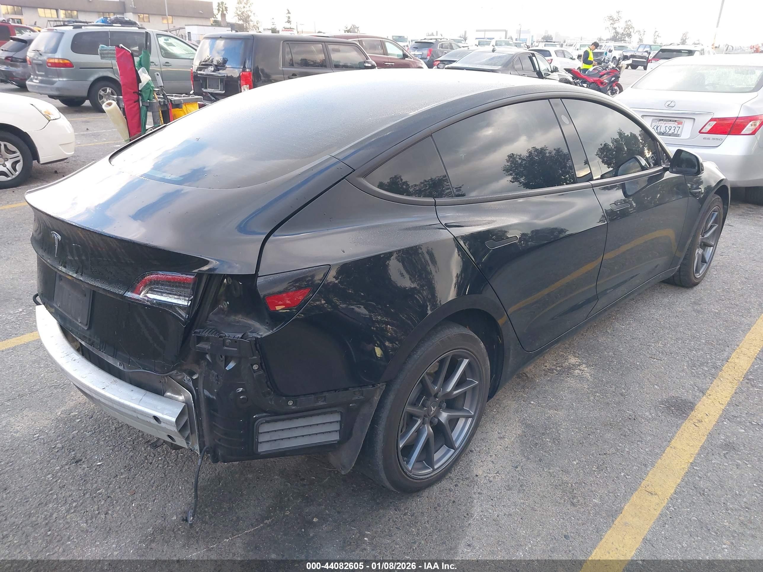TESLA MODEL image 4