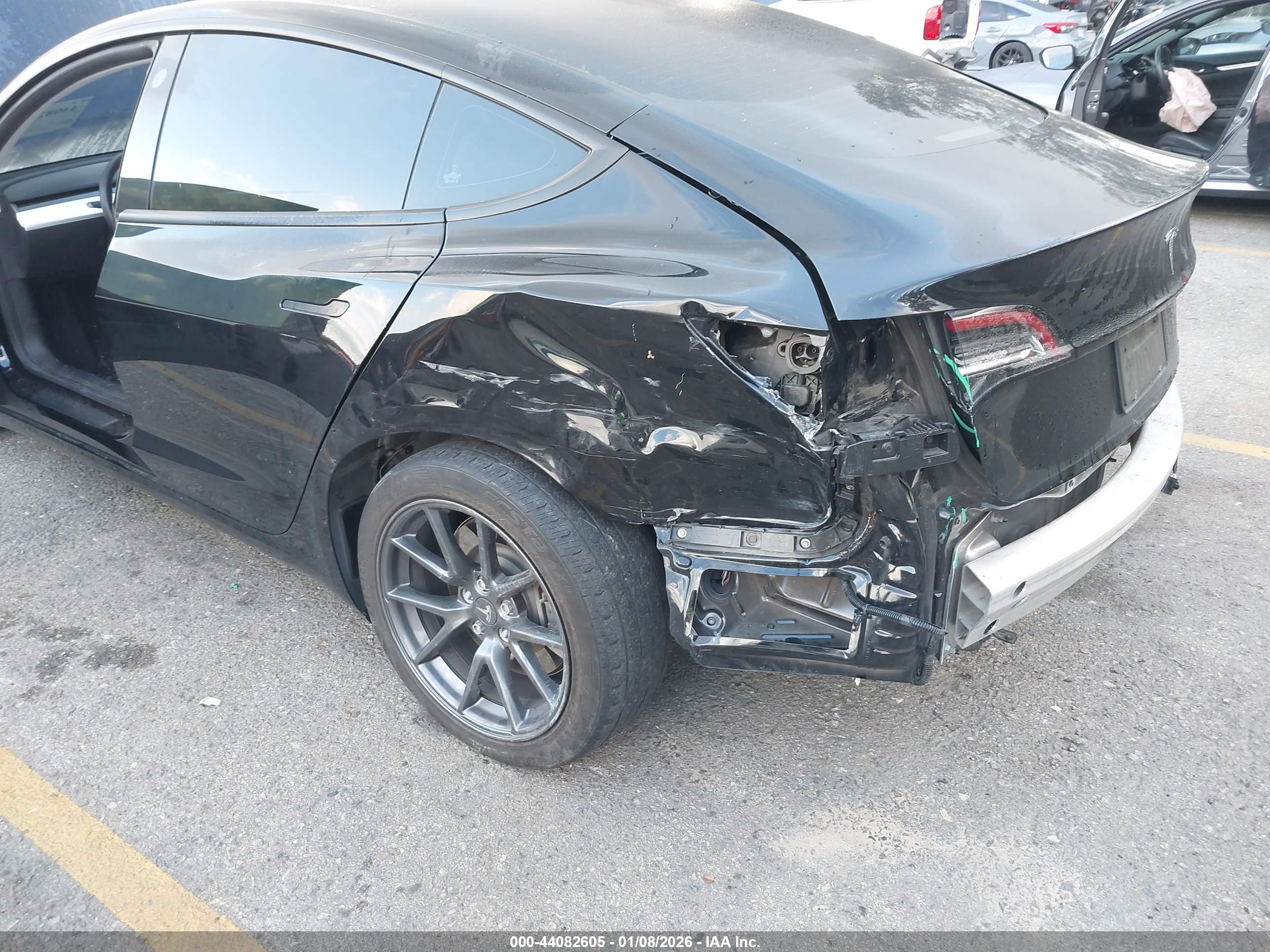 TESLA MODEL image 6