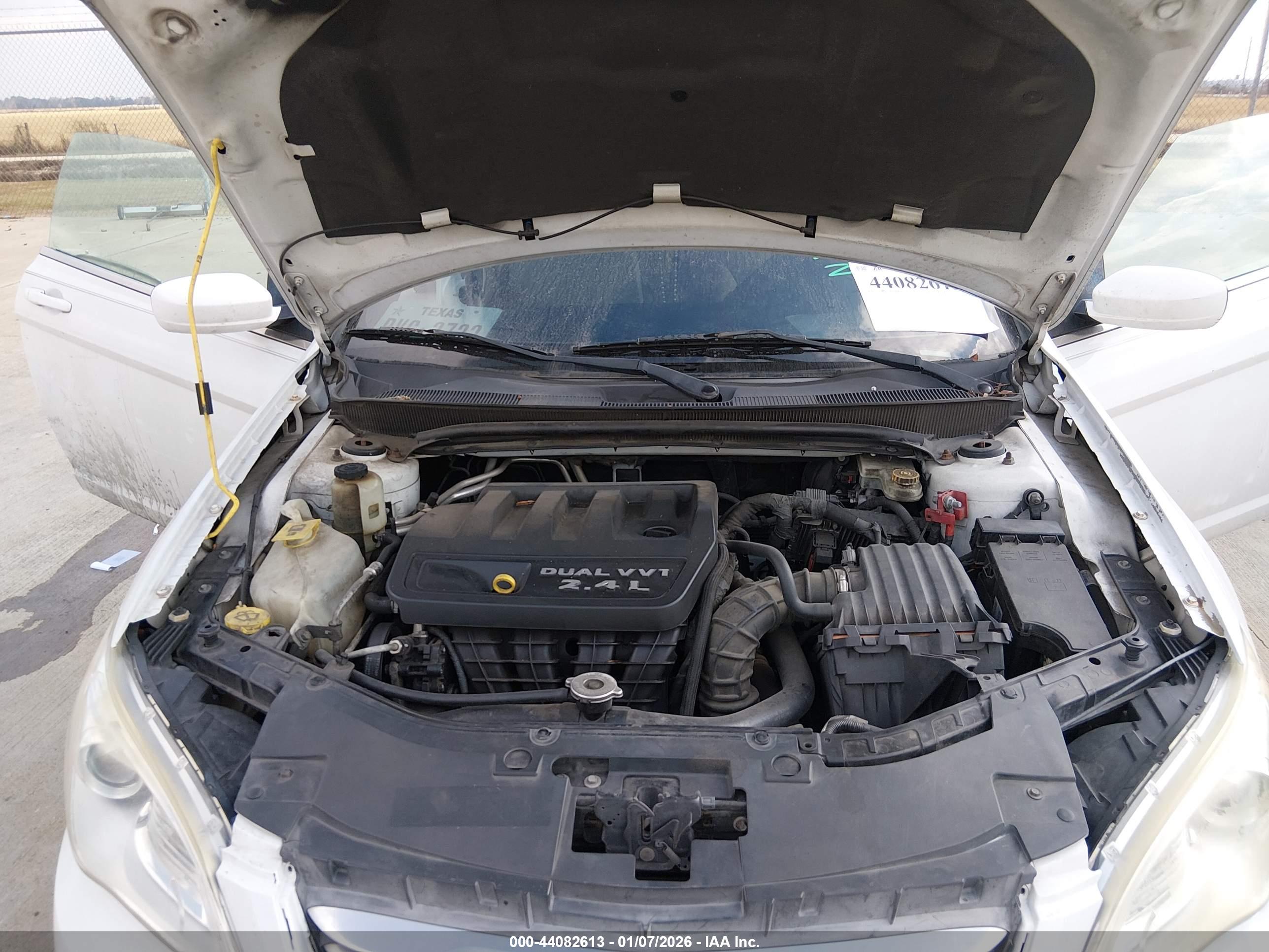 CHRYSLER 200 image 10