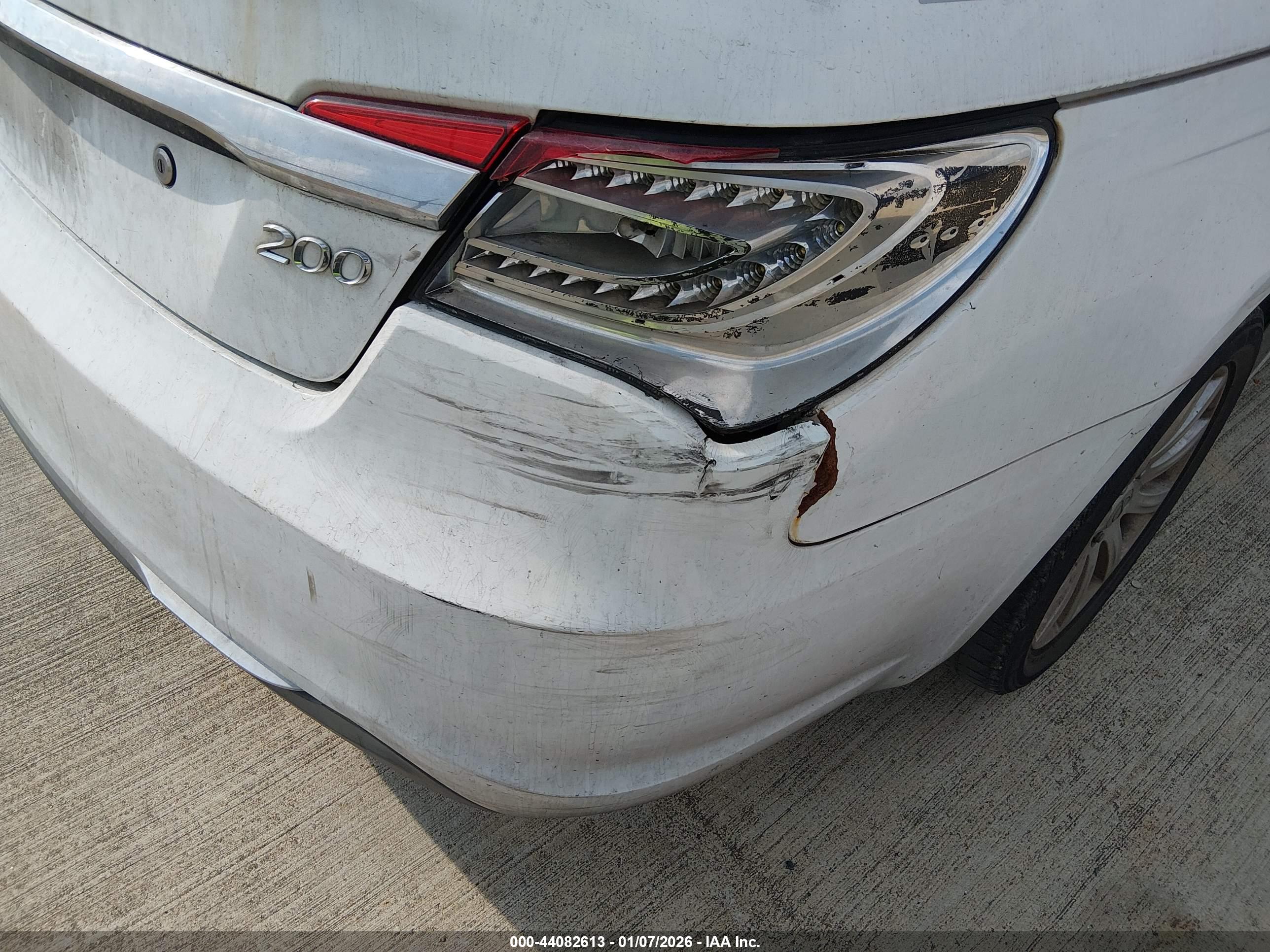 CHRYSLER 200 image 6