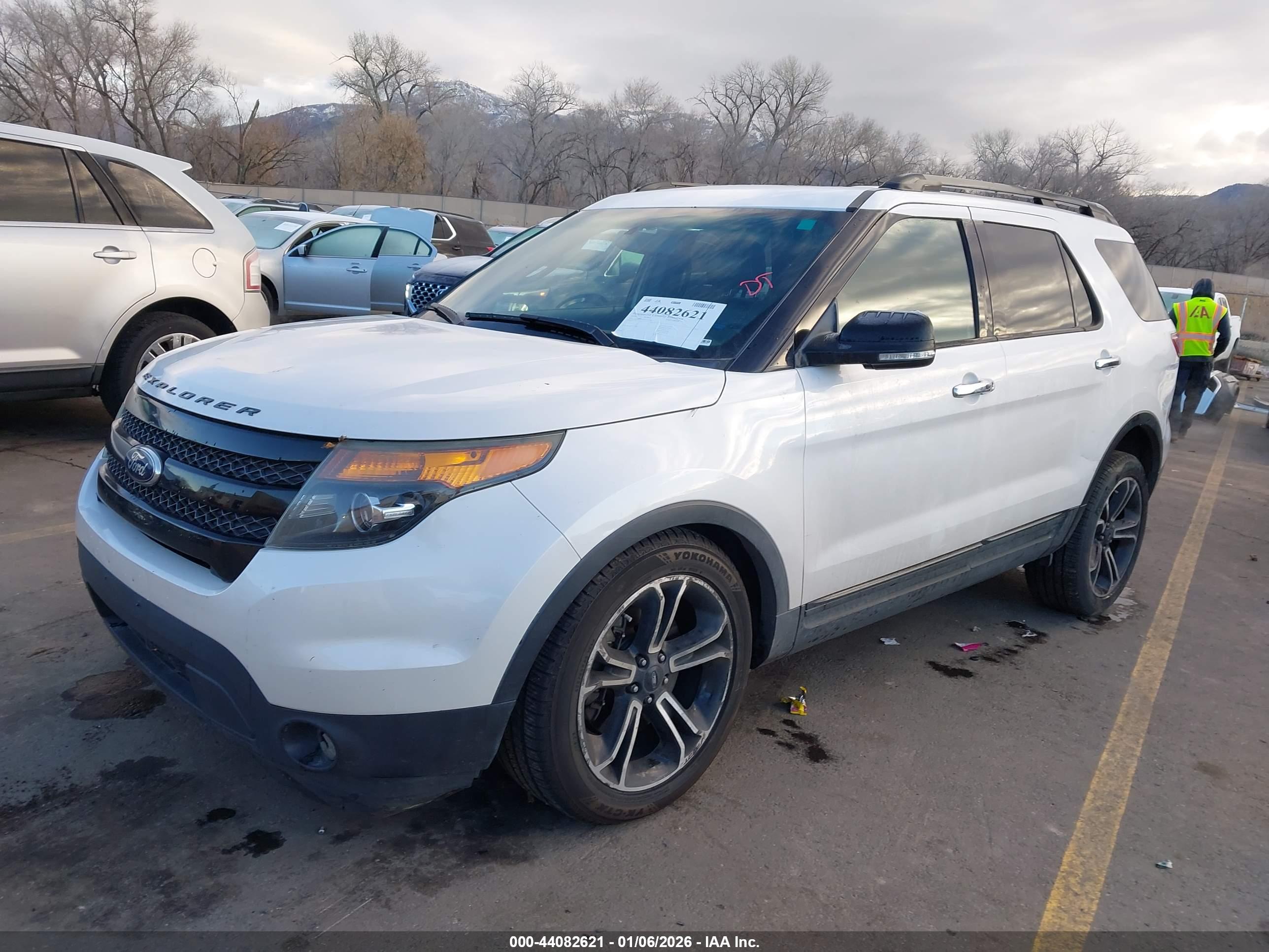 FORD EXPLORER image 2