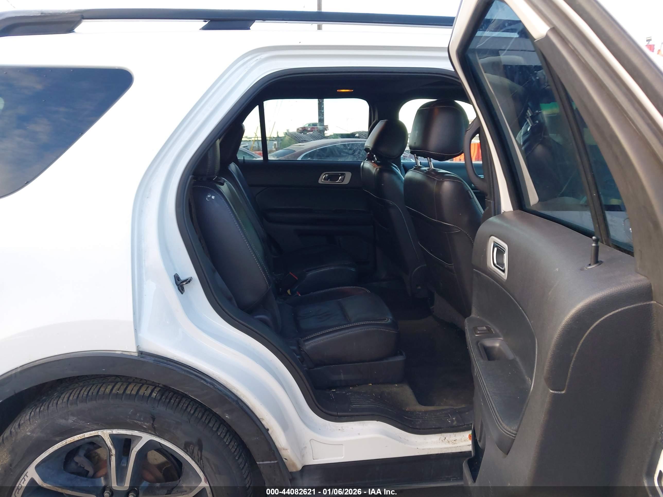 FORD EXPLORER image 8