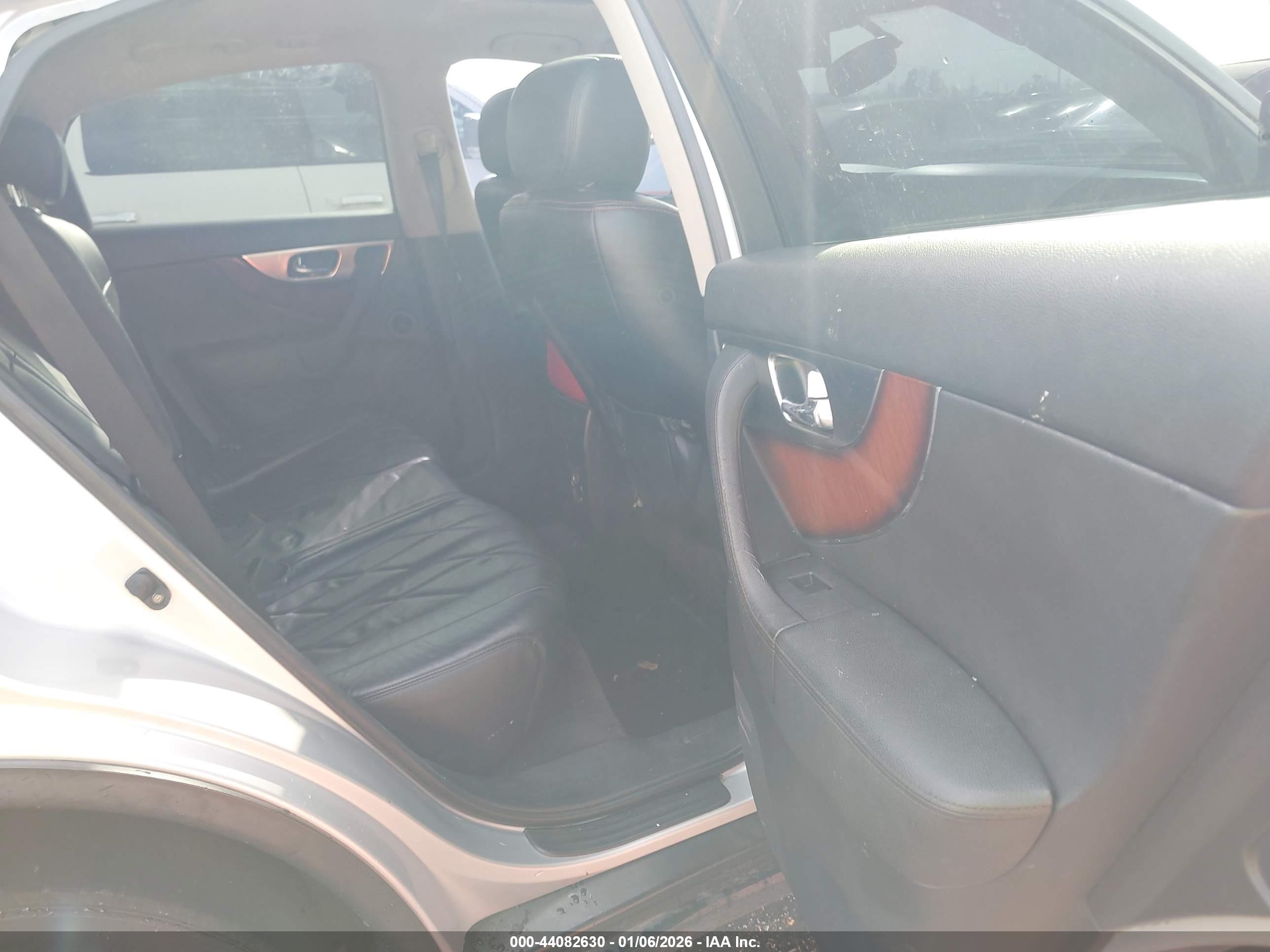 INFINITI FX35 image 8