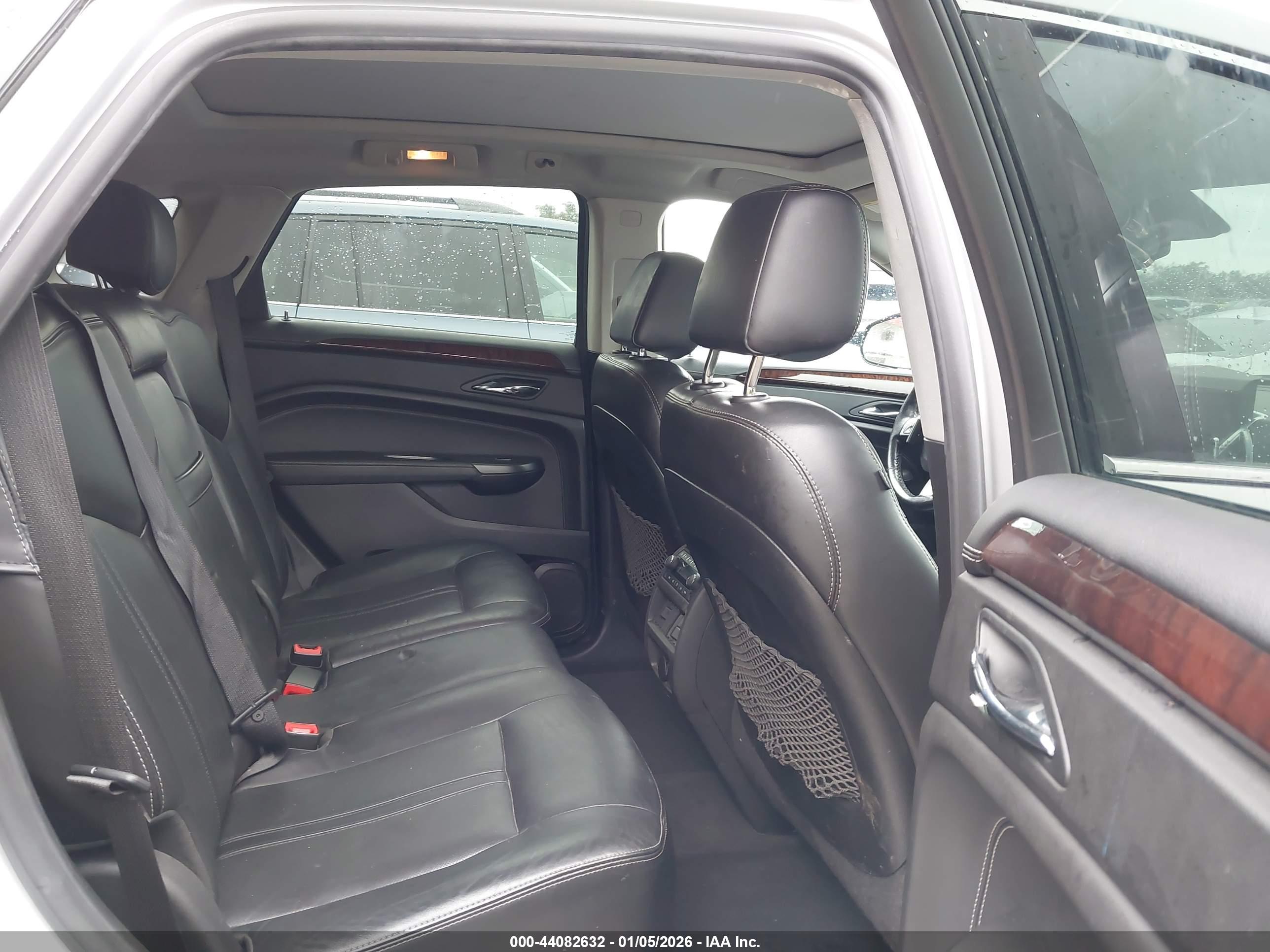 CADILLAC SRX image 8