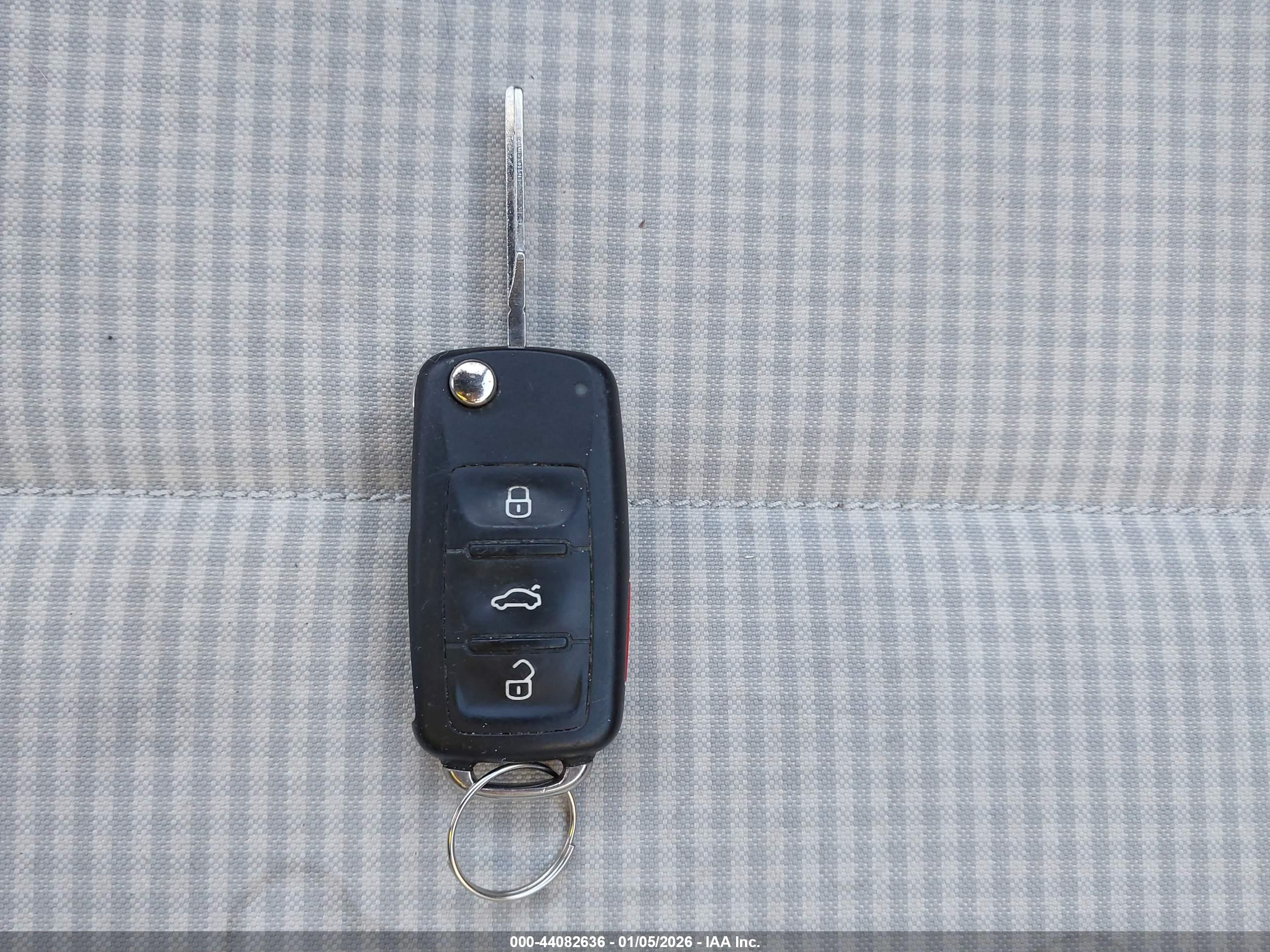 VOLKSWAGEN BEETLE image 11