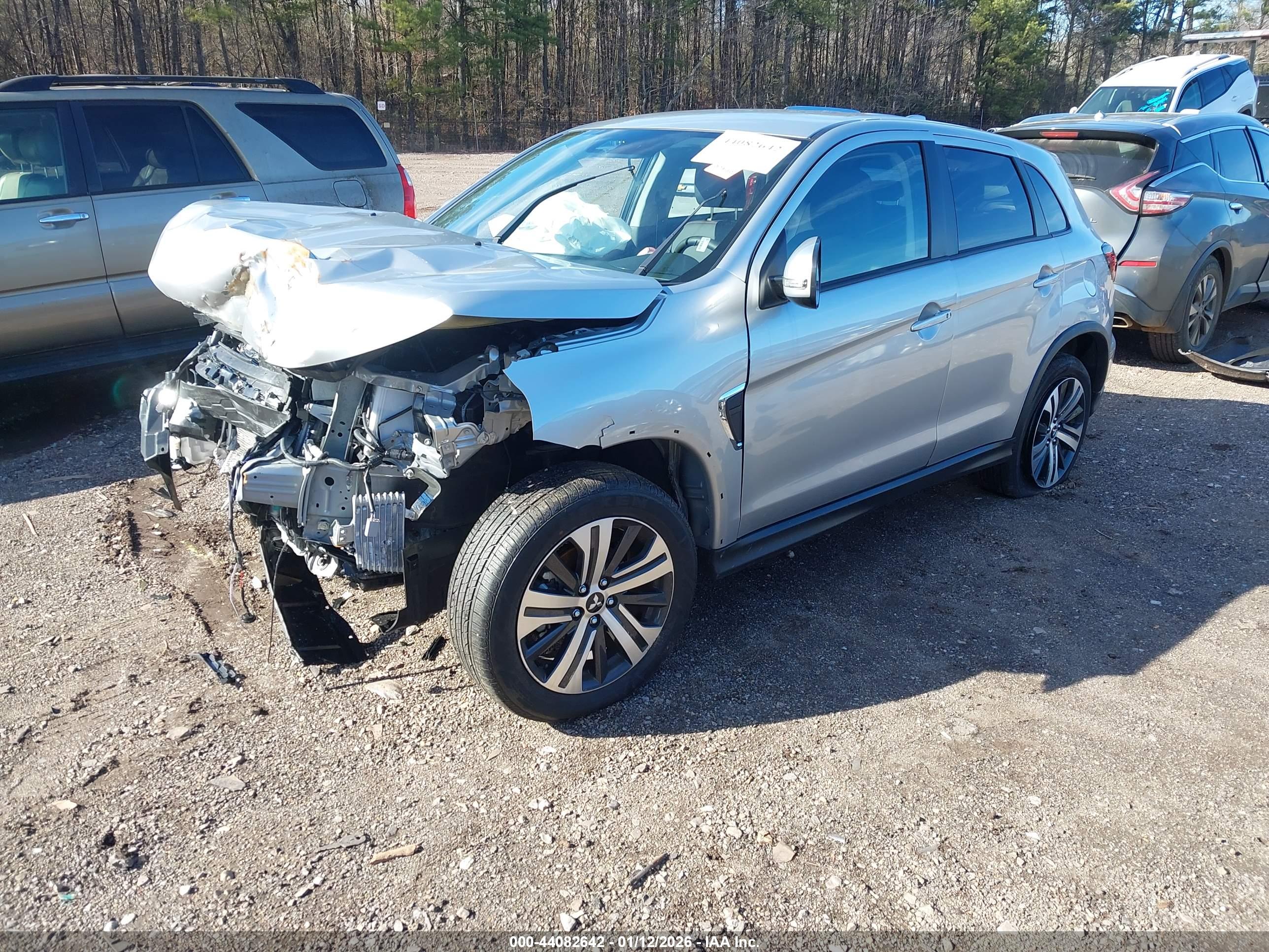 MITSUBISHI OUTLANDER image 2
