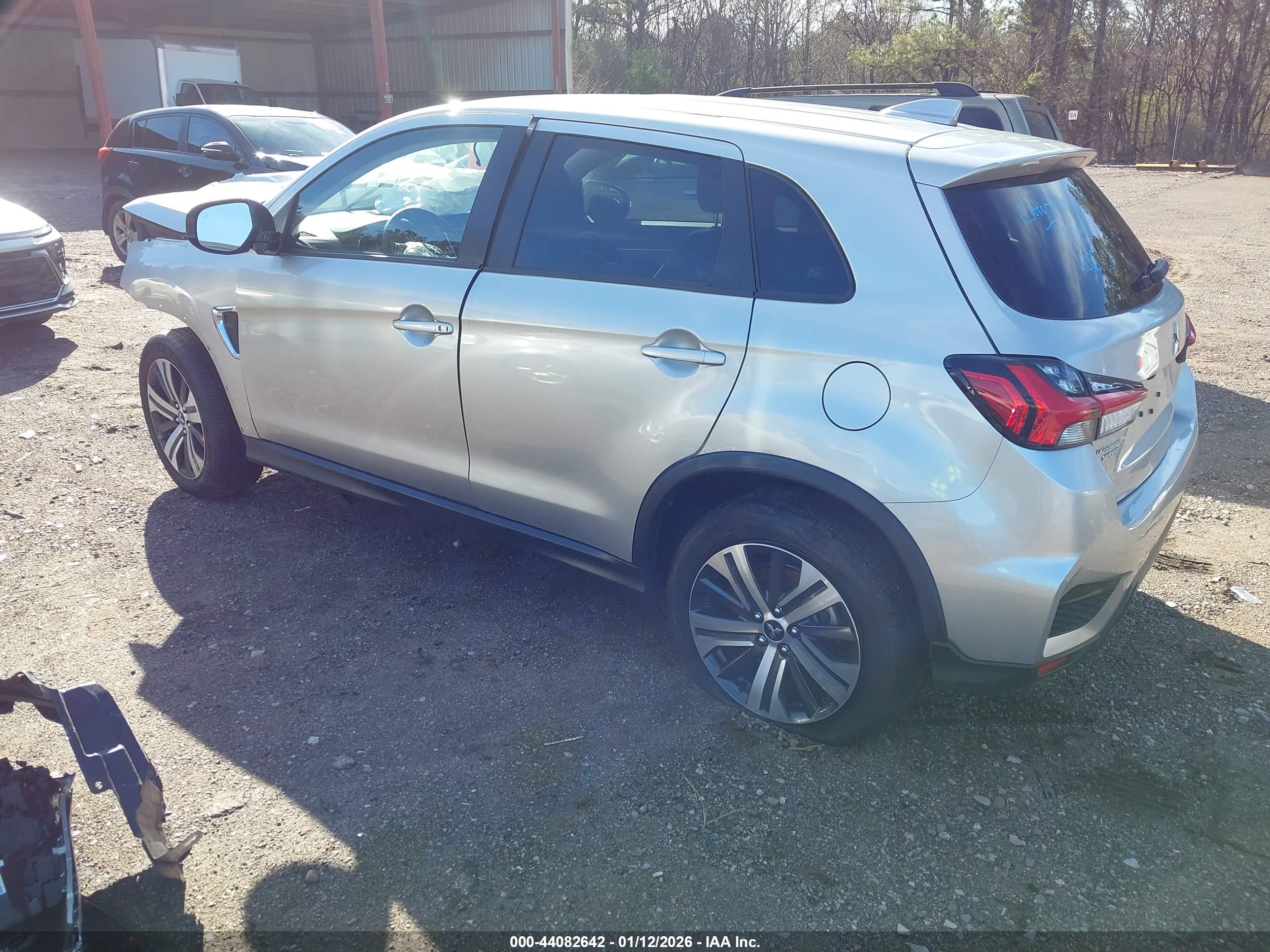 MITSUBISHI OUTLANDER image 3