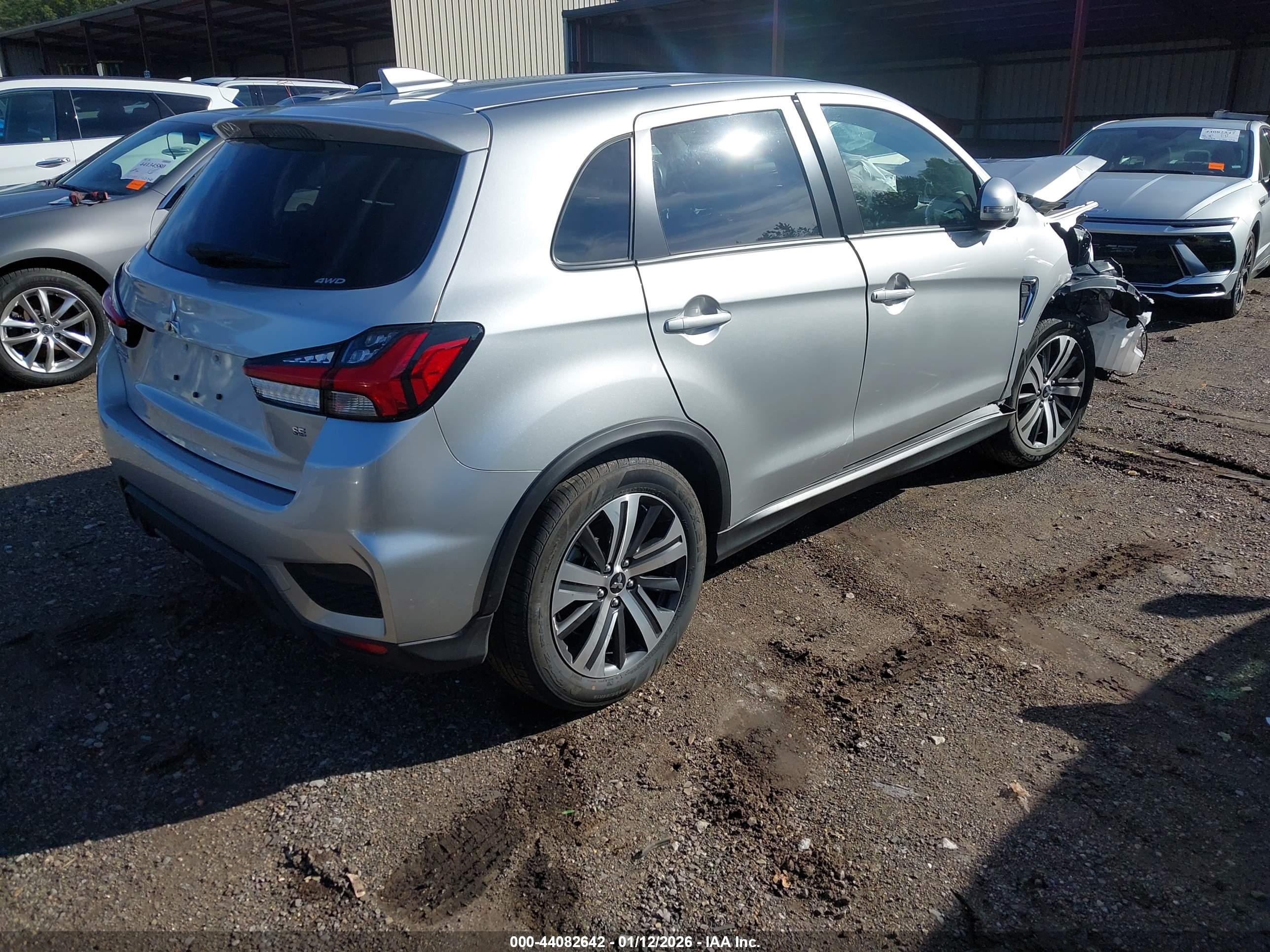 MITSUBISHI OUTLANDER image 4