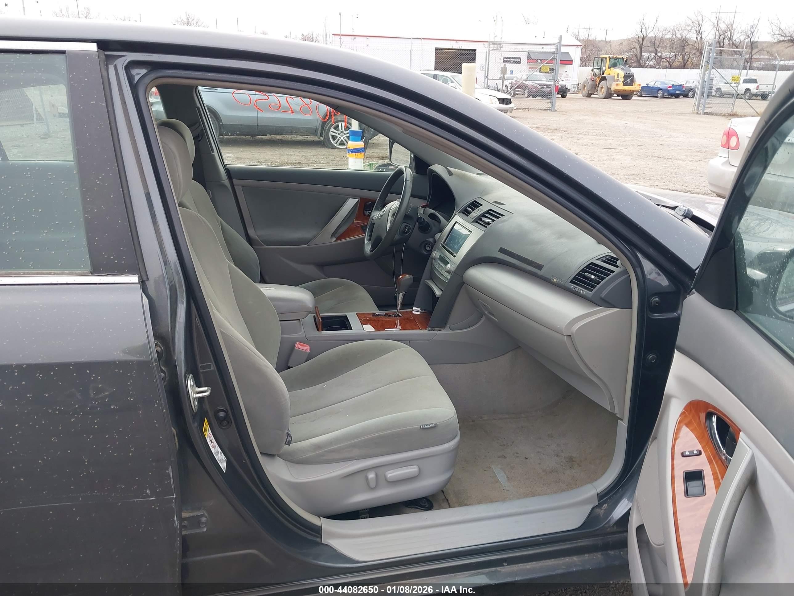 TOYOTA CAMRY image 5